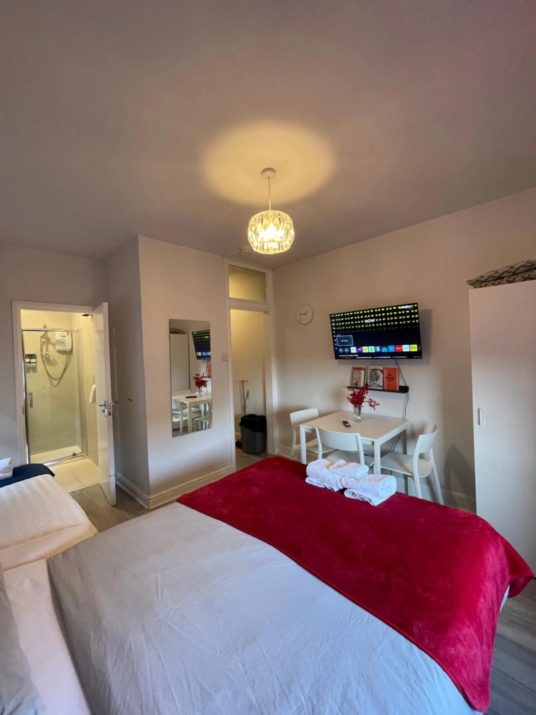 Bathroom, Bed in Chamberlayne Inn