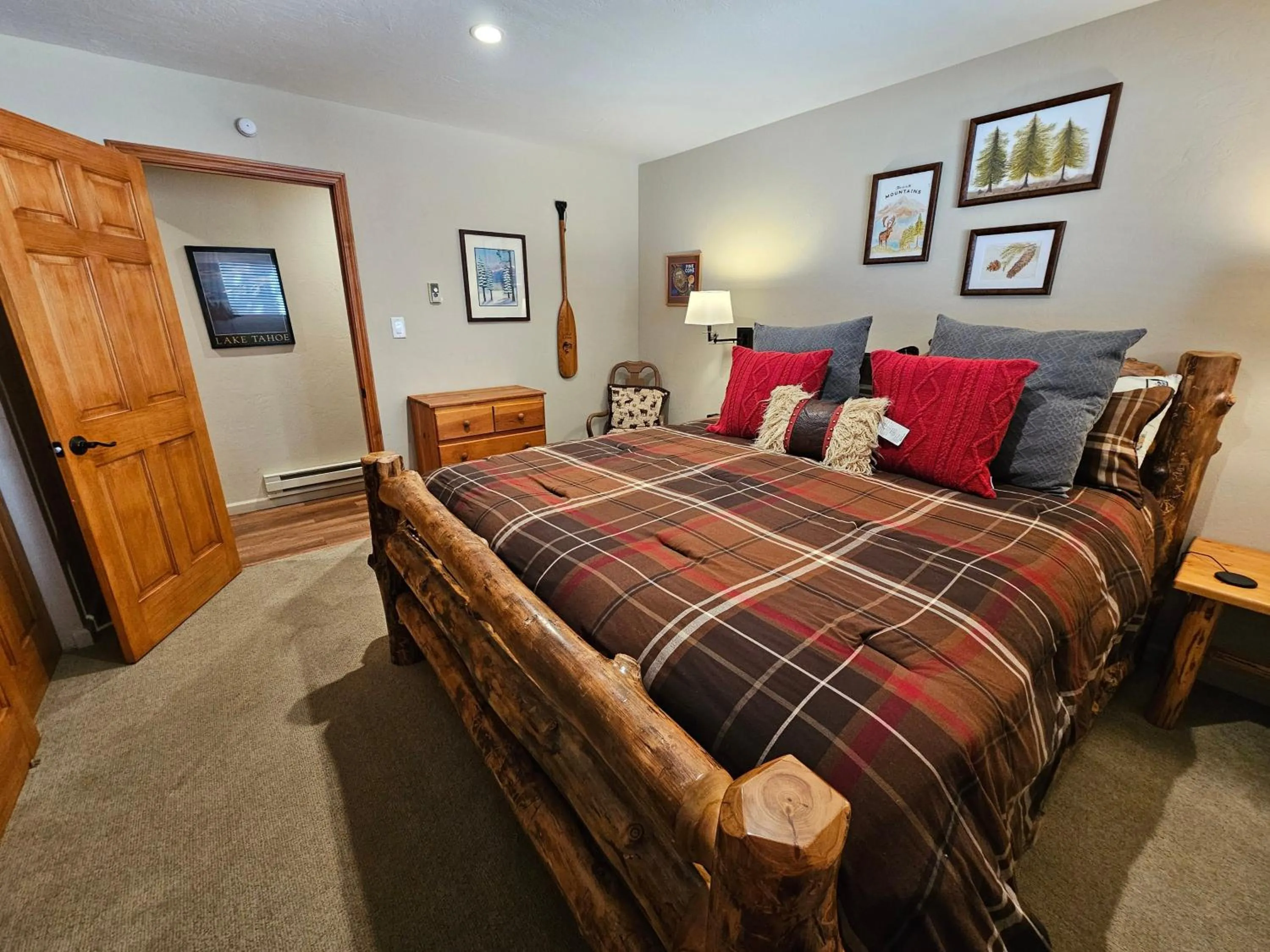 Bed in Cozy Bear Lodge home