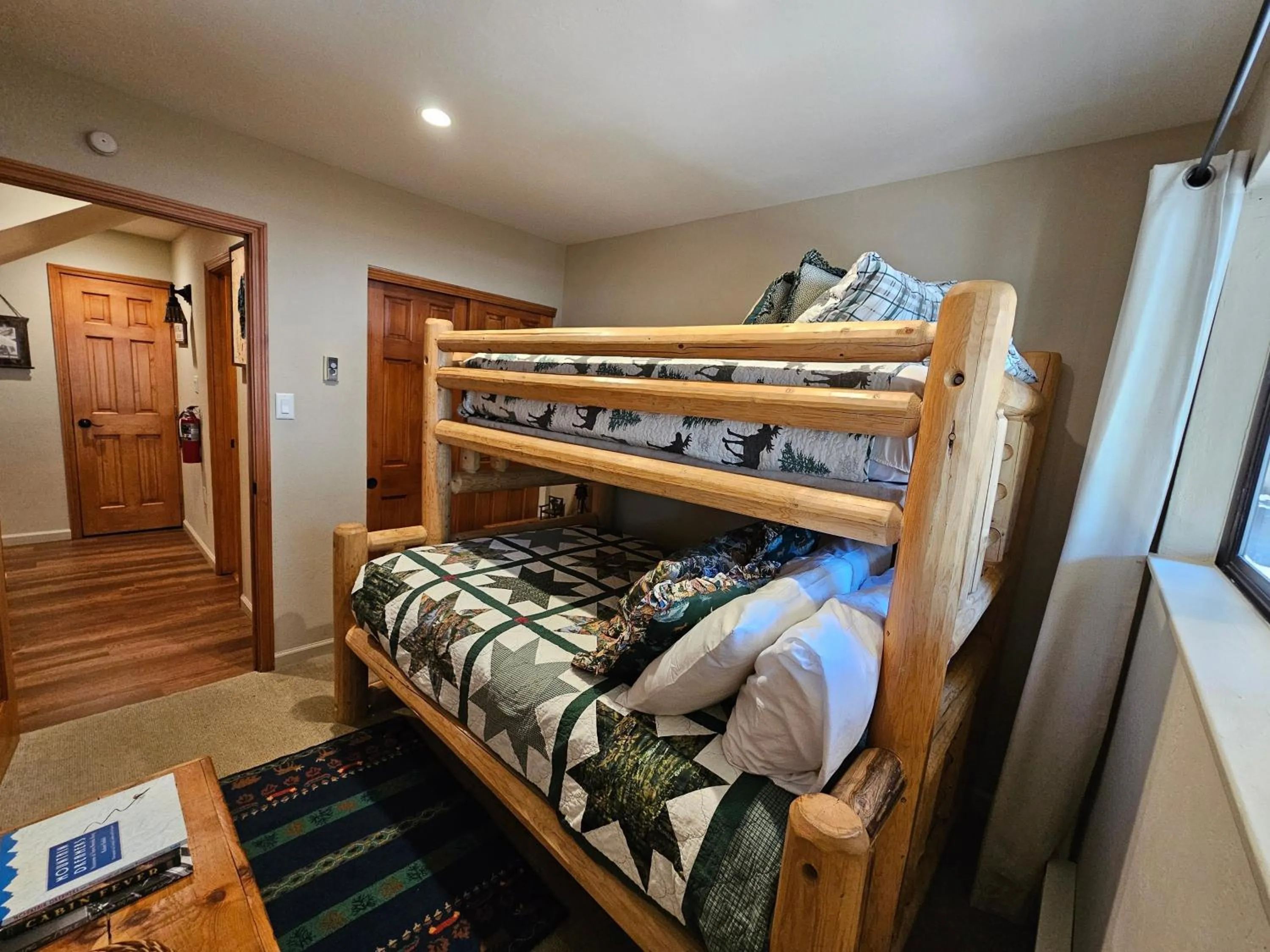 Bed in Cozy Bear Lodge home