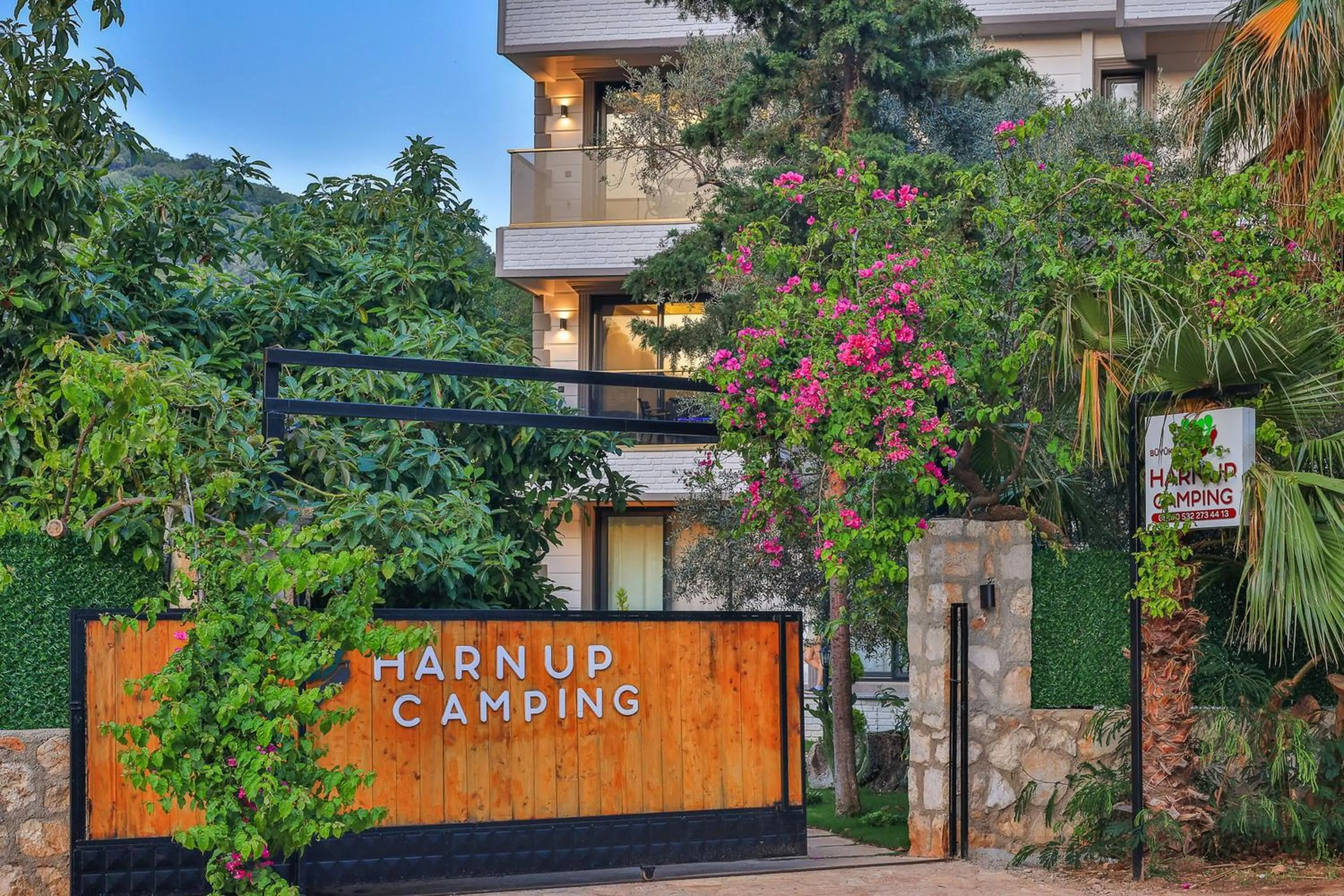 Facade/entrance in Harnup Apart