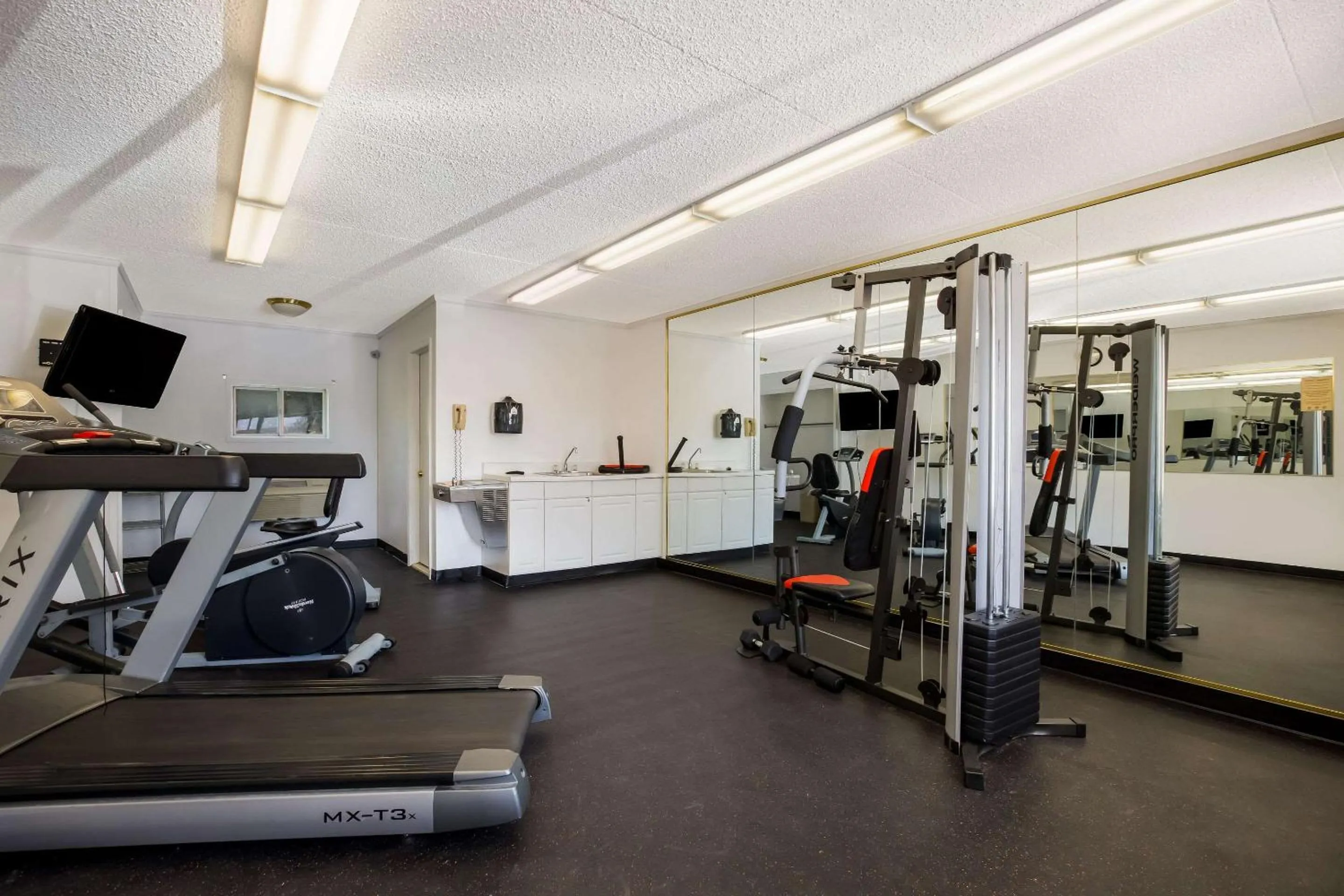 Fitness centre/facilities in Suburban Studios Millville