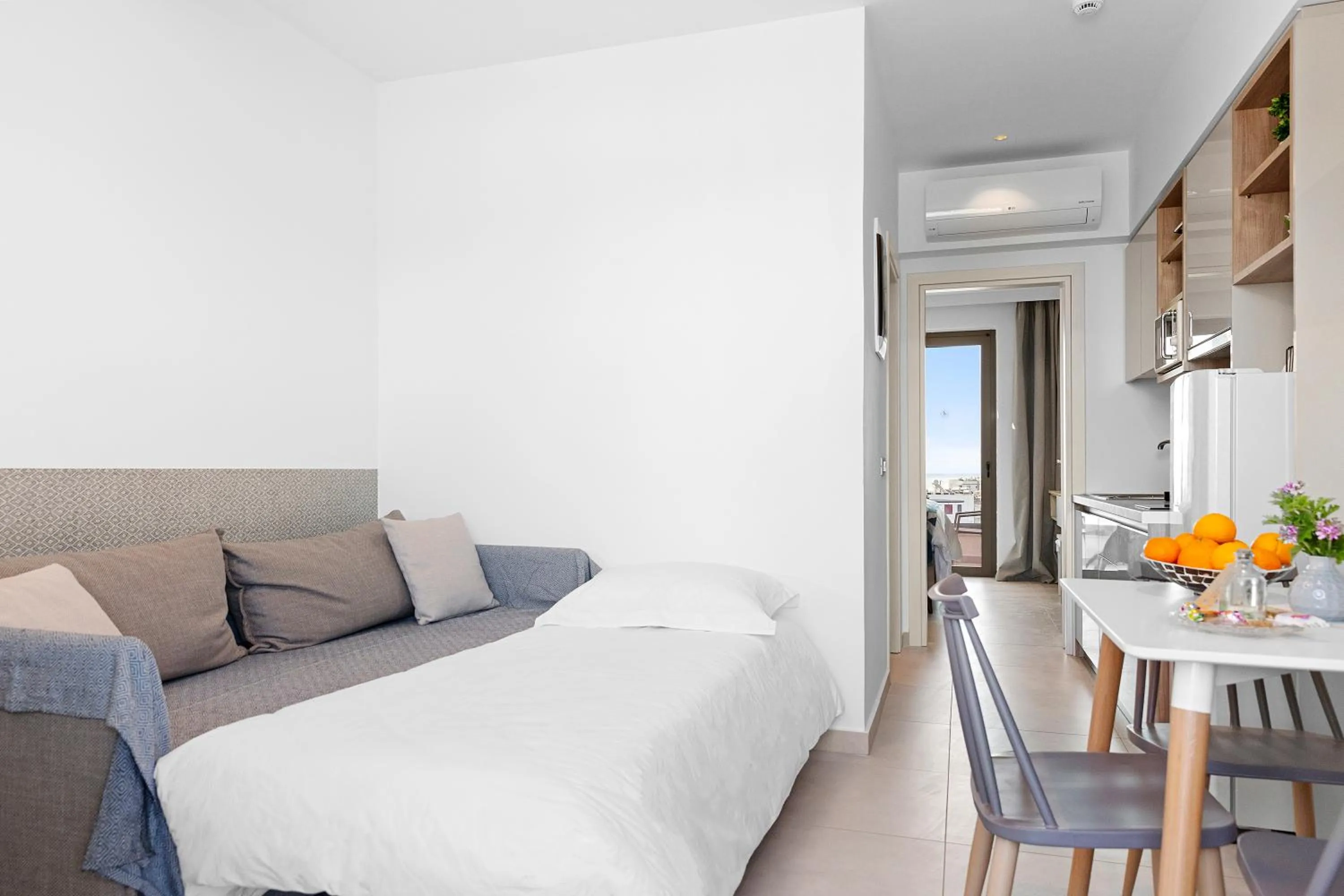 Living room, Bed in KOUROS STONE SUITES