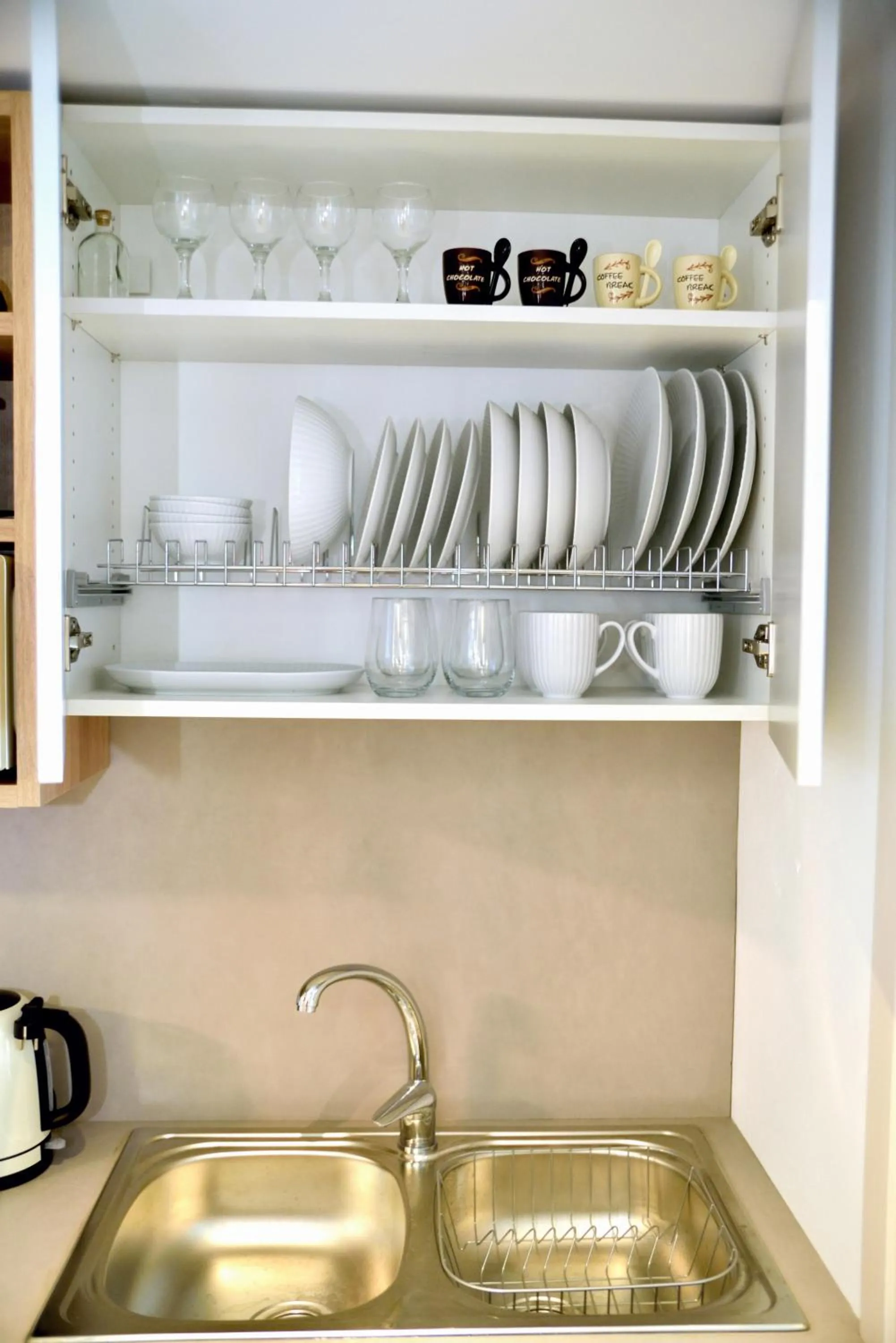 Coffee/tea facilities in KOUROS STONE SUITES