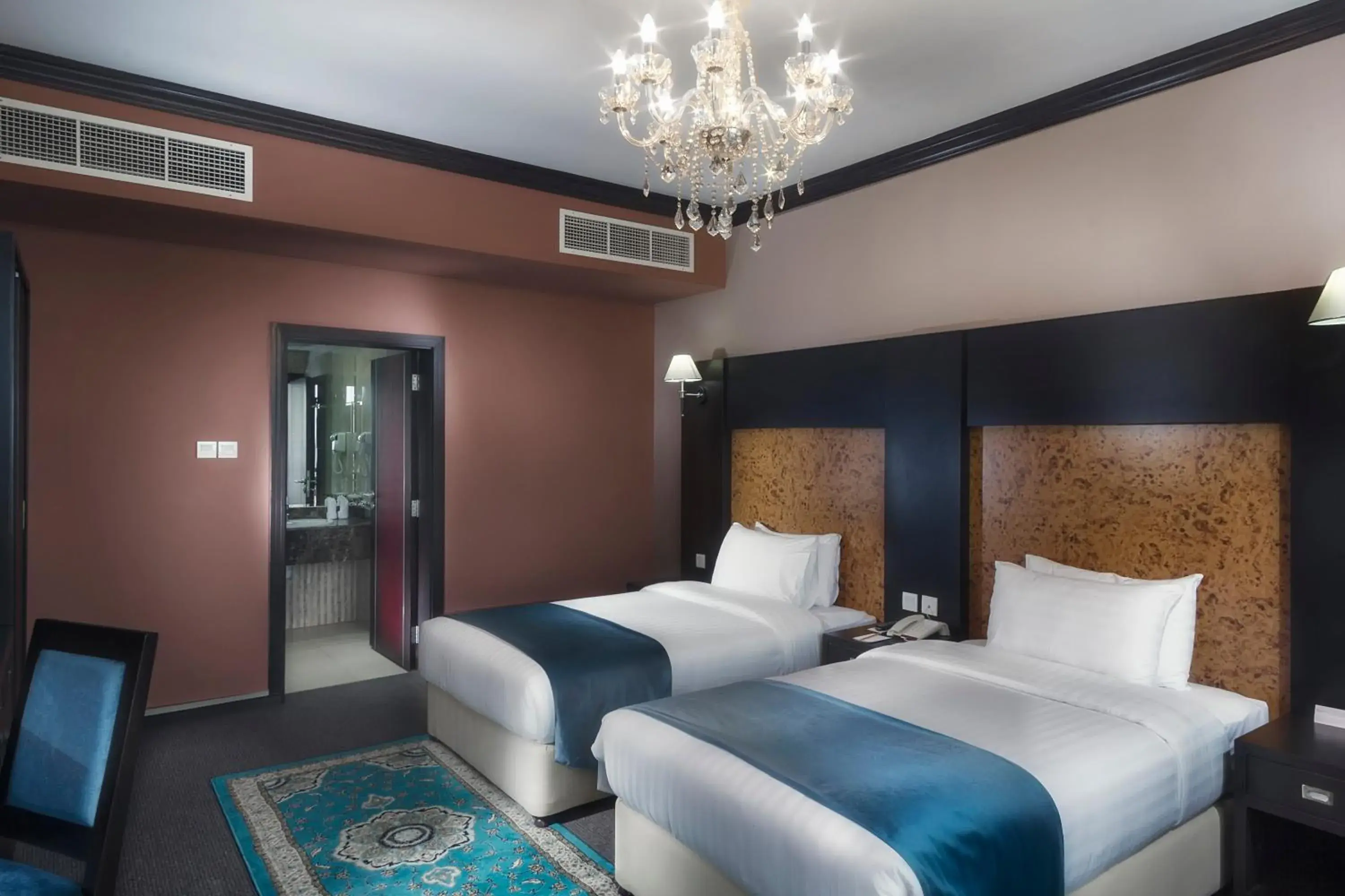 Deluxe Twin Room in Royal Phoenicia Hotel Deluxe Twin Room in Royal Phoenicia Hotel