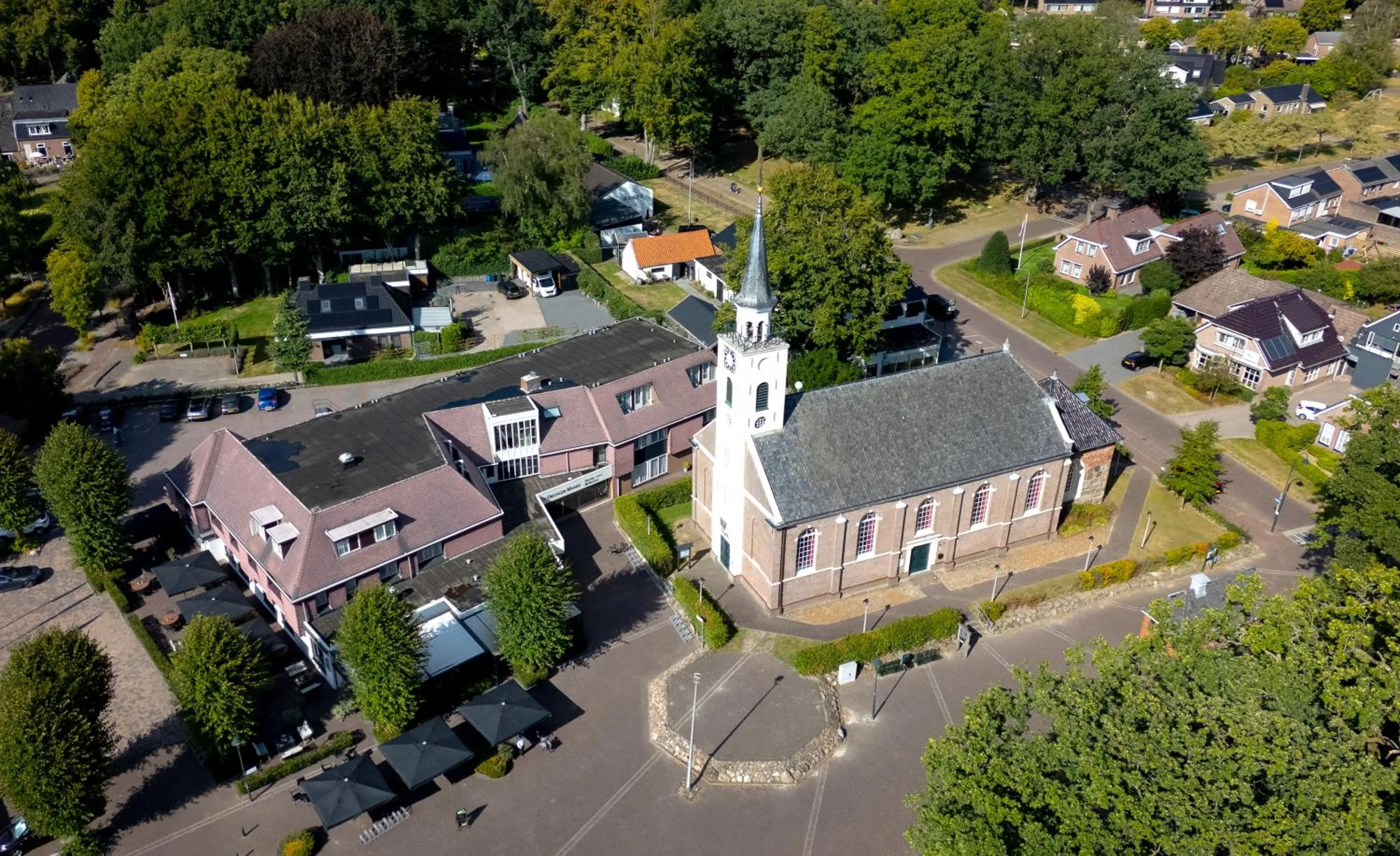 Property building in Hotel De Oringer Marke & Stee by Flow