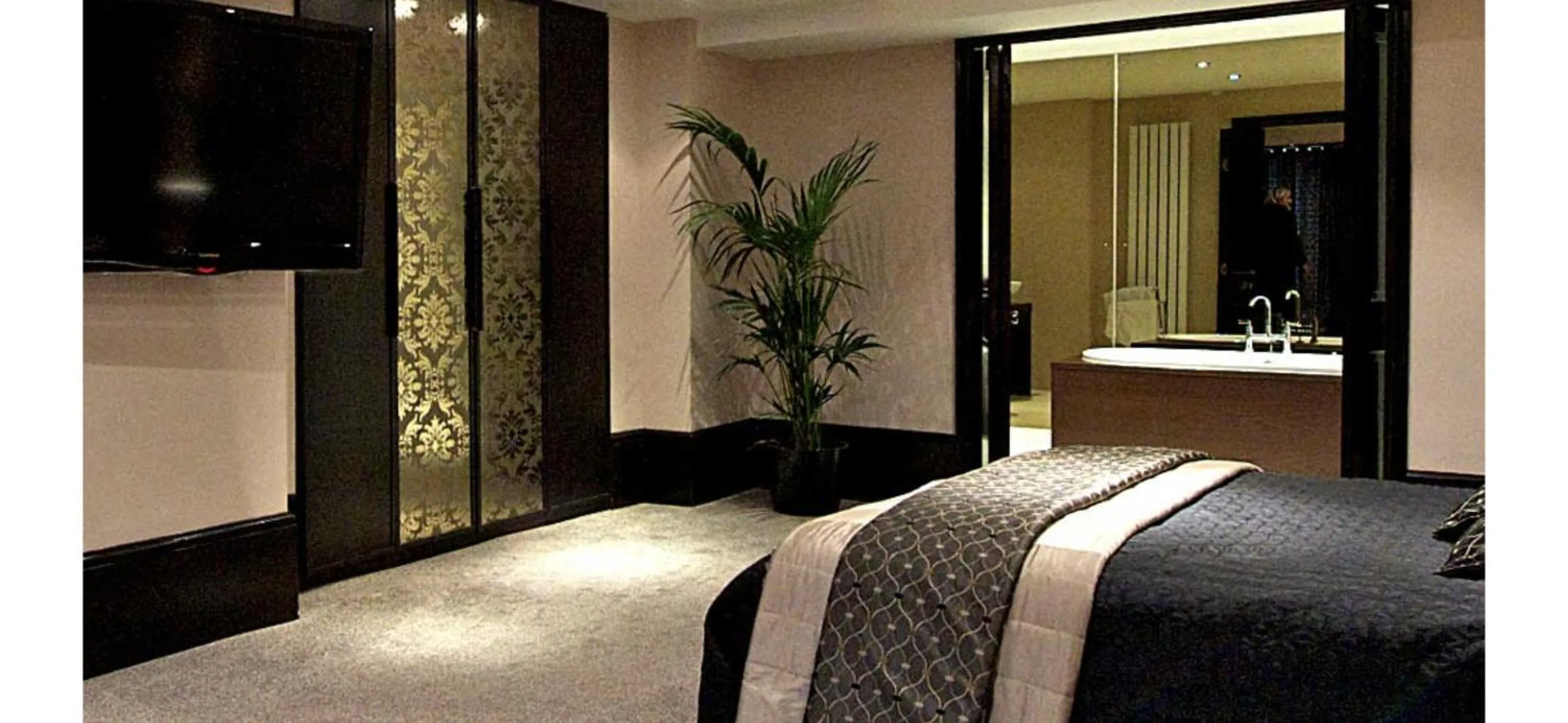 Bed in Munstone House