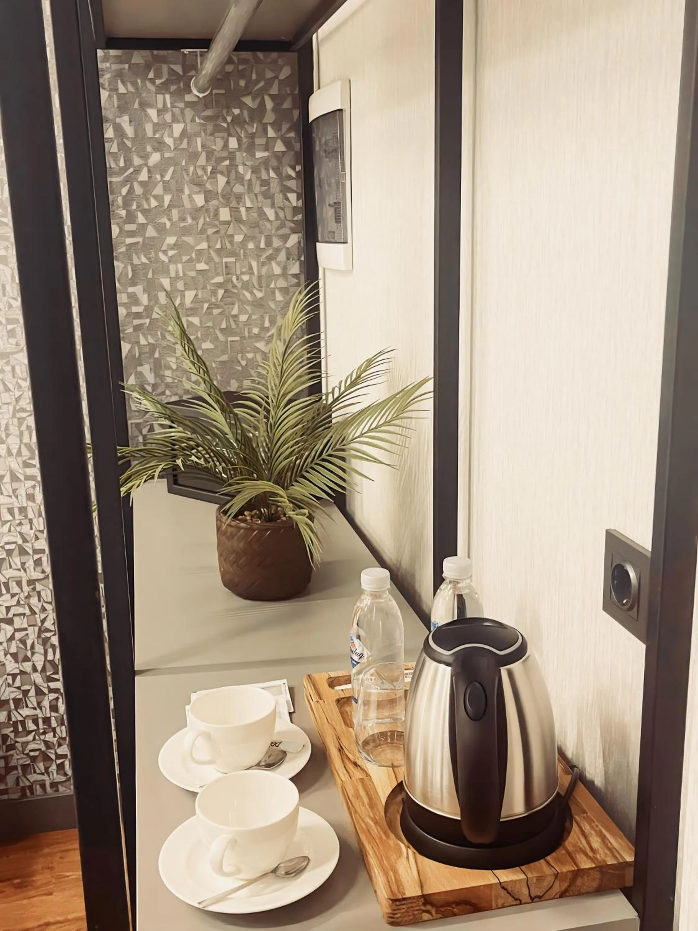 Coffee/tea facilities in Uzunkum Hotel