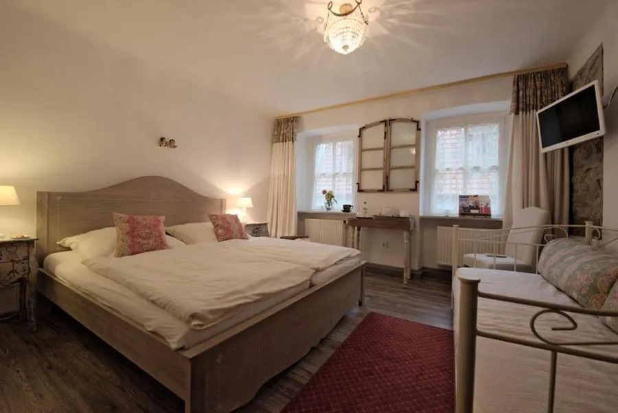 Day, Bed in GoldGemäuer Appartements