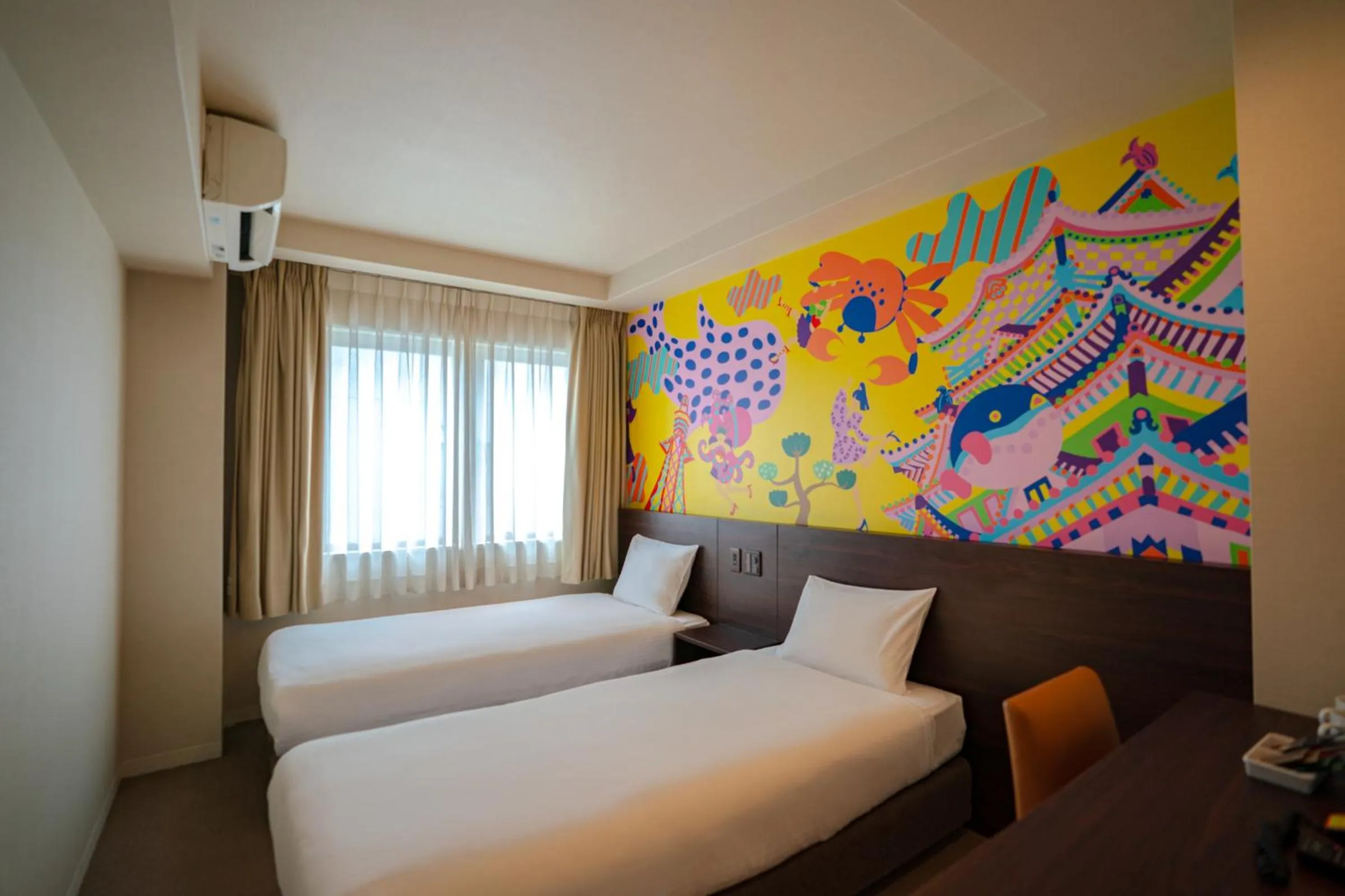 Bed in Lub d Osaka Honmachi - Near Dotonbori & Next to Hommachi Station