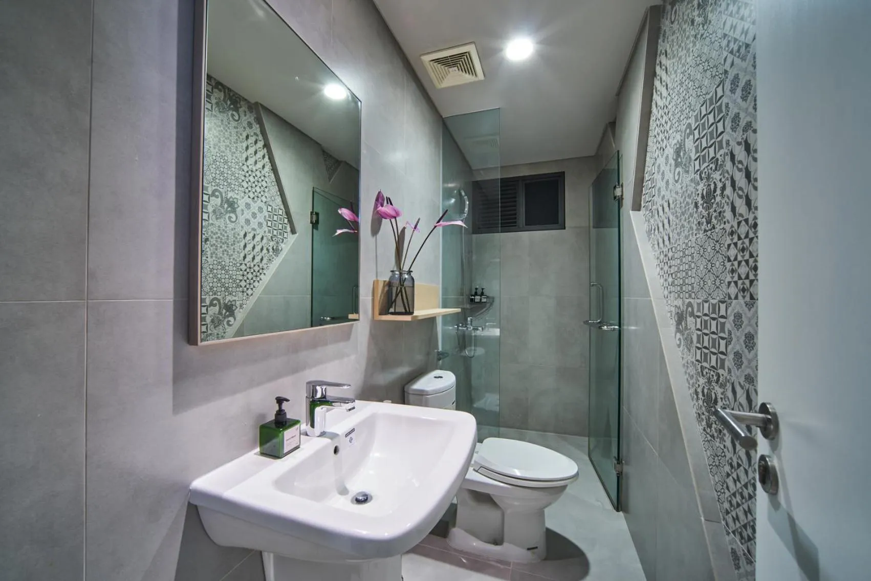 Shower in Express by M Village Nguyễn Văn Thủ