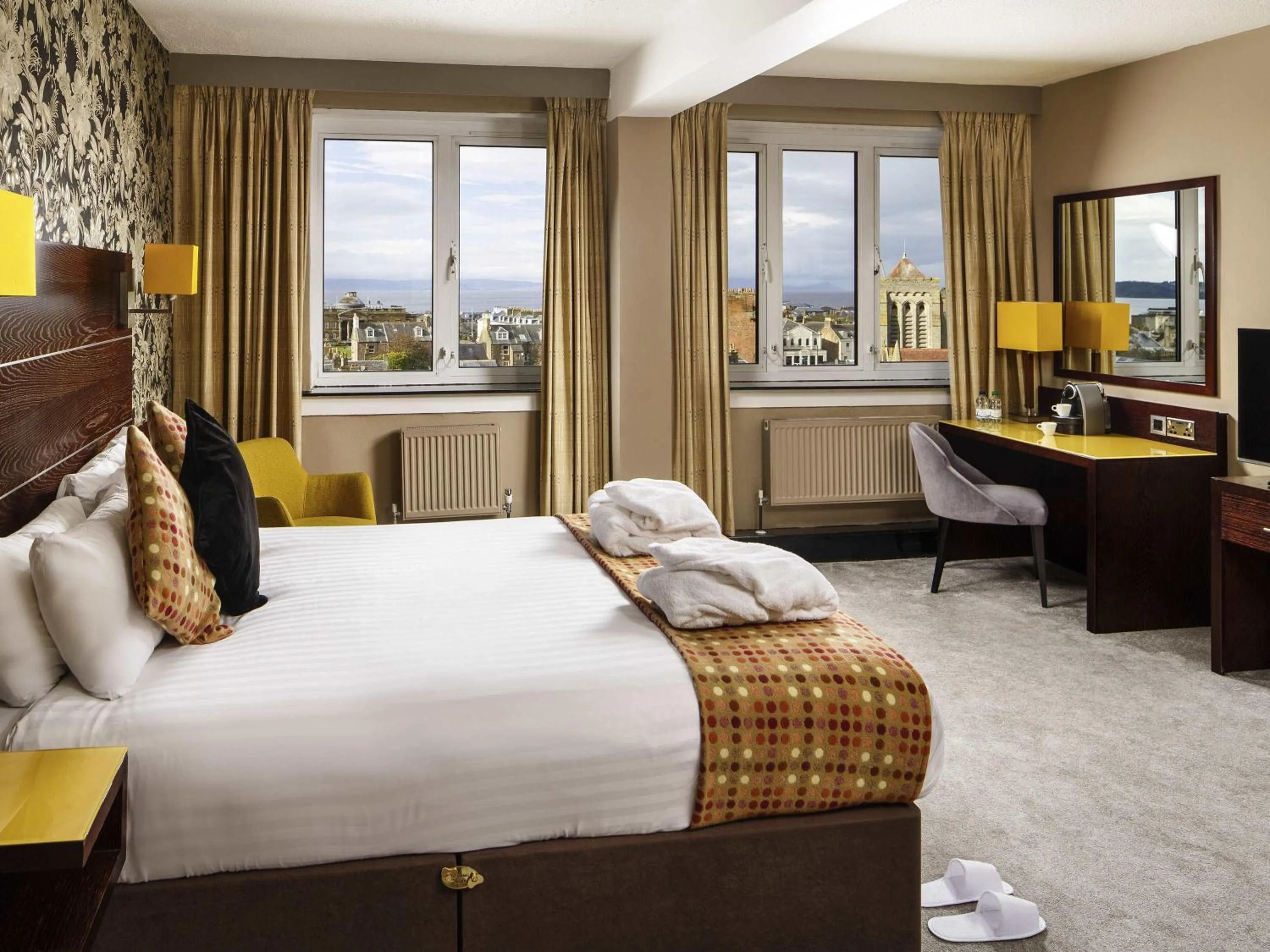 Bedroom, Bed in Mercure Ayr Hotel