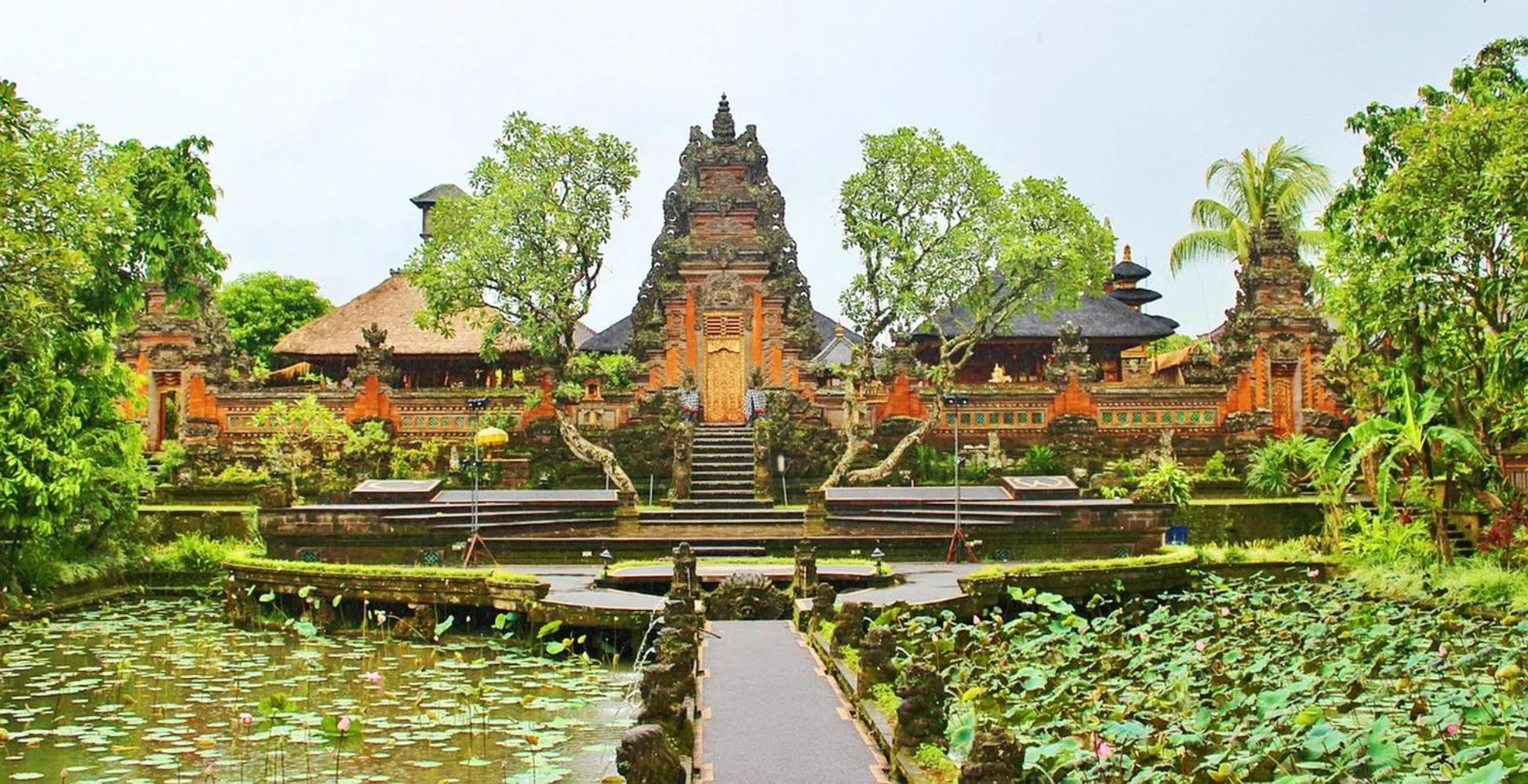 Off site in Hotel rooms 2 minutes to Monkey Forest