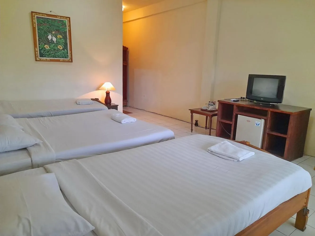 Standard Triple Room in Hotel rooms 2 minutes to Monkey Forest