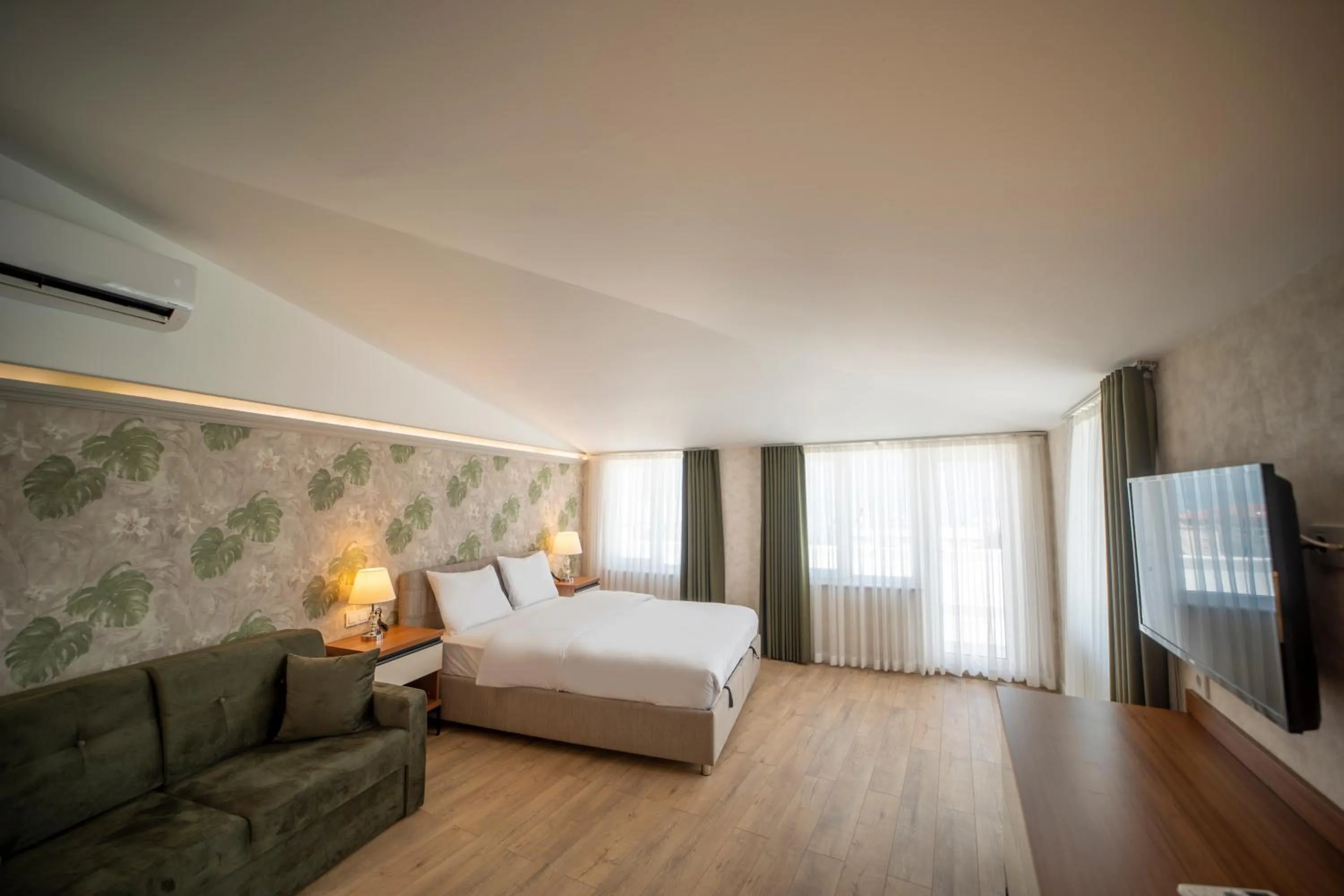 Bed in MELL City Suites Hotel