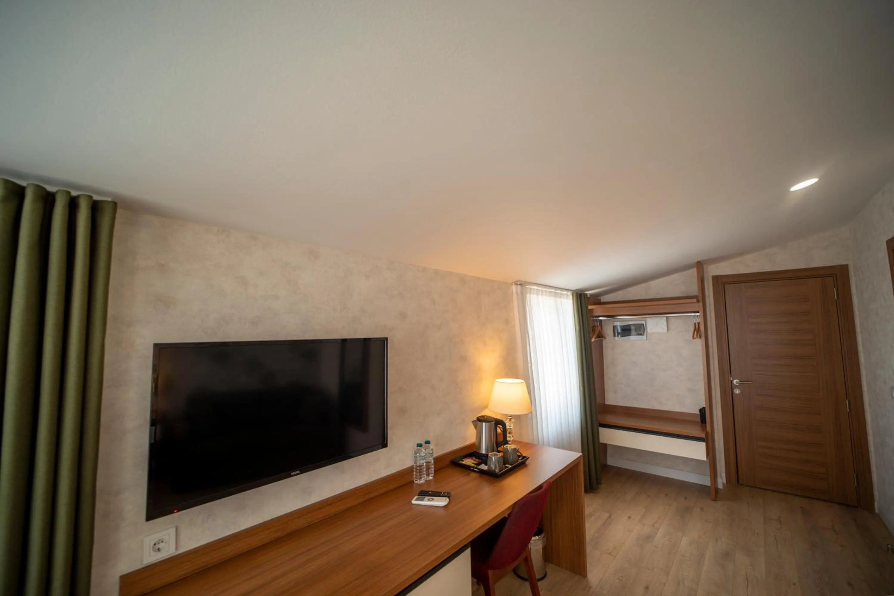 Communal lounge/ TV room in MELL City Suites Hotel