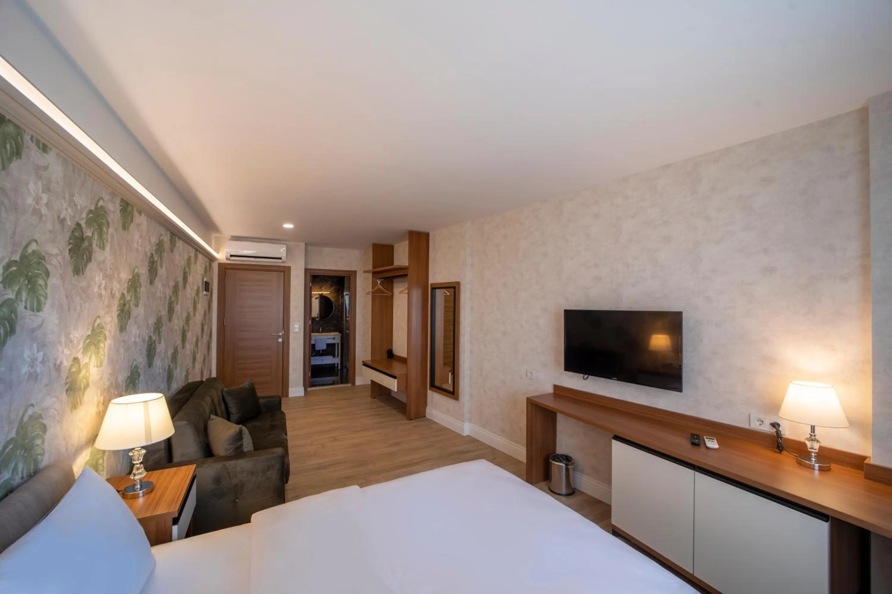 TV and multimedia, Bed in MELL City Suites Hotel