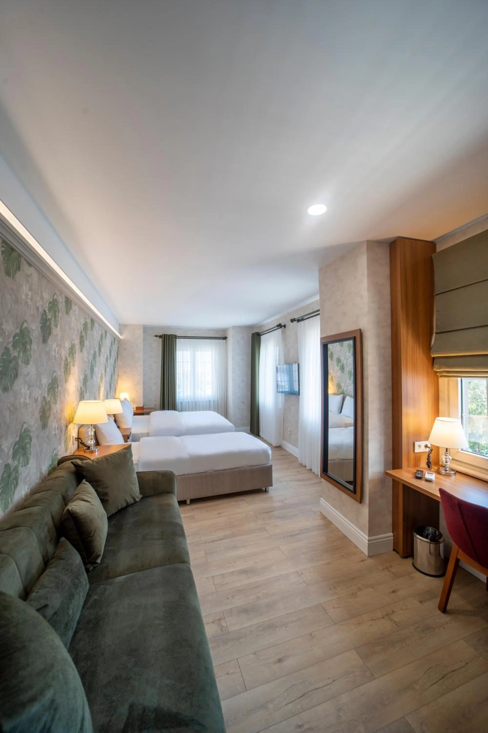 Photo of the whole room, Bed in MELL City Suites Hotel