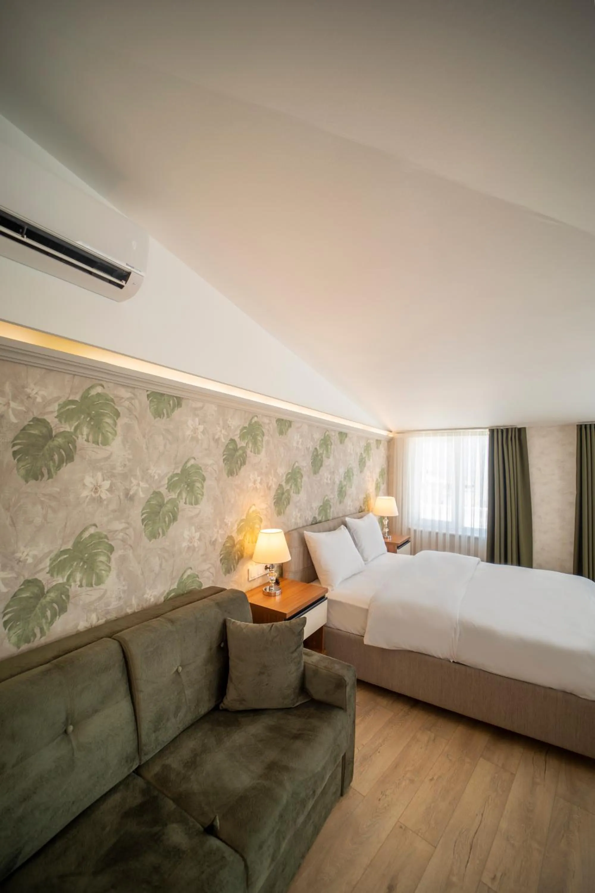 Photo of the whole room, Bed in MELL City Suites Hotel