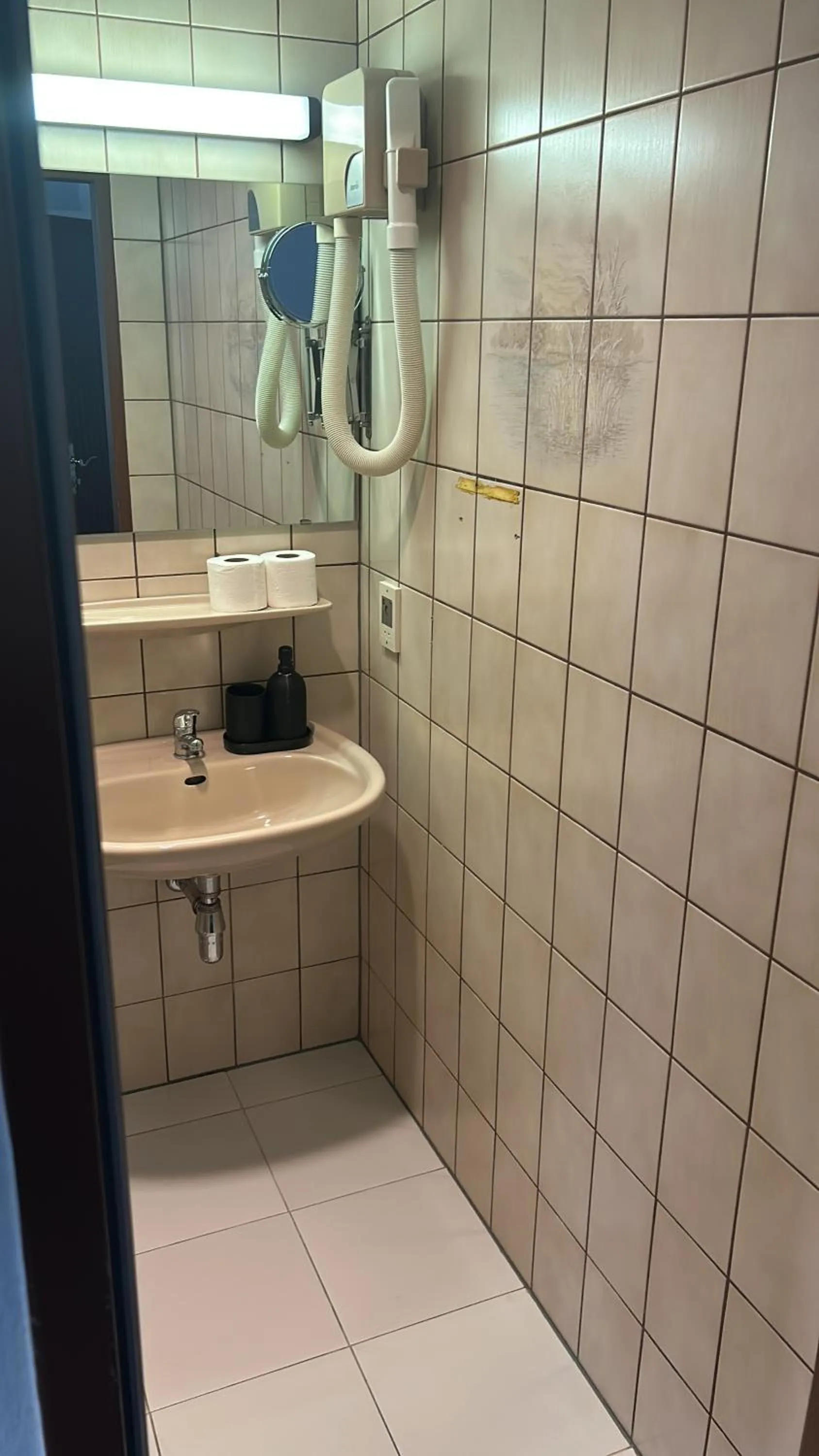 Self-Check-In Hotel Adlon