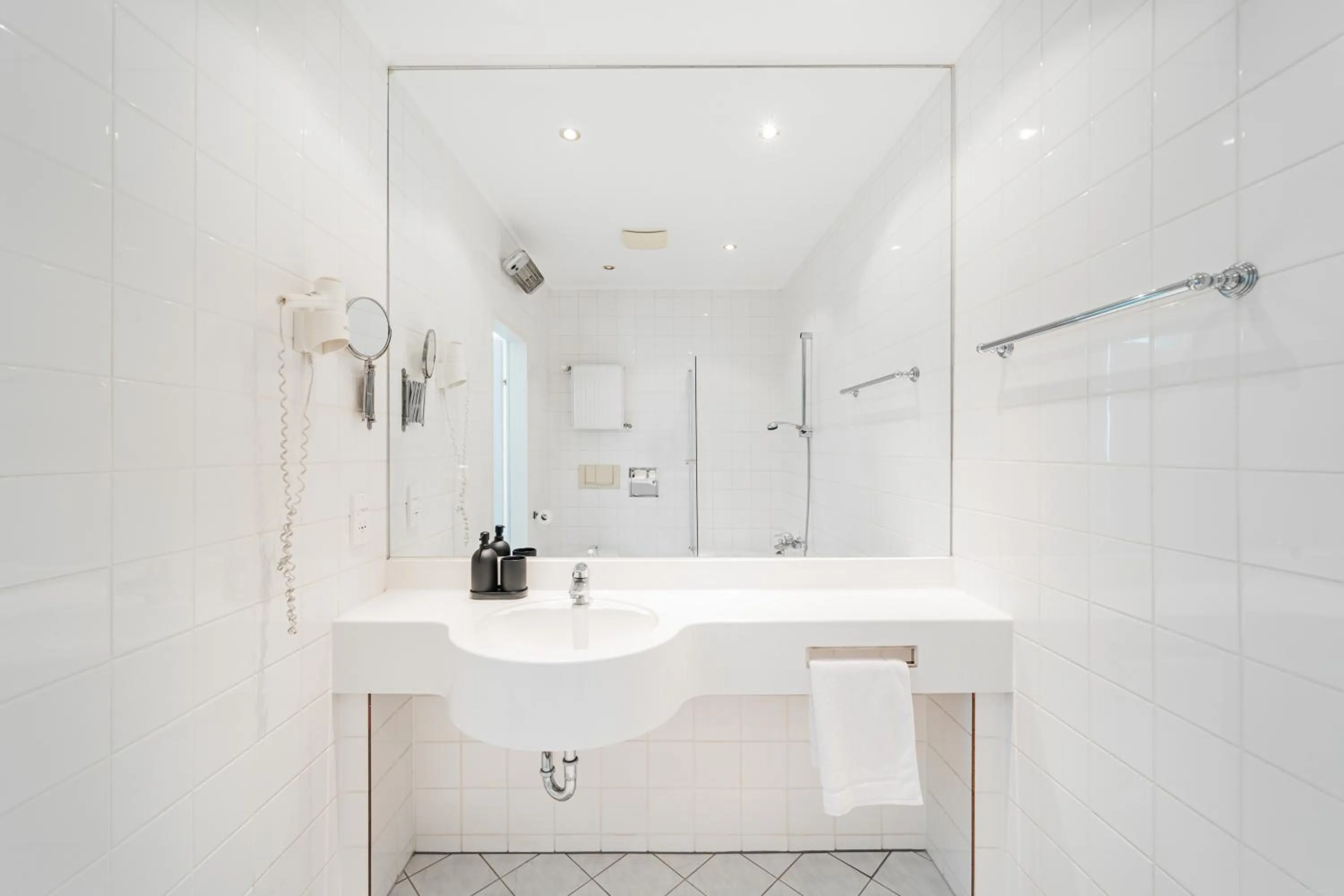 Self-Check-In Hotel Adlon