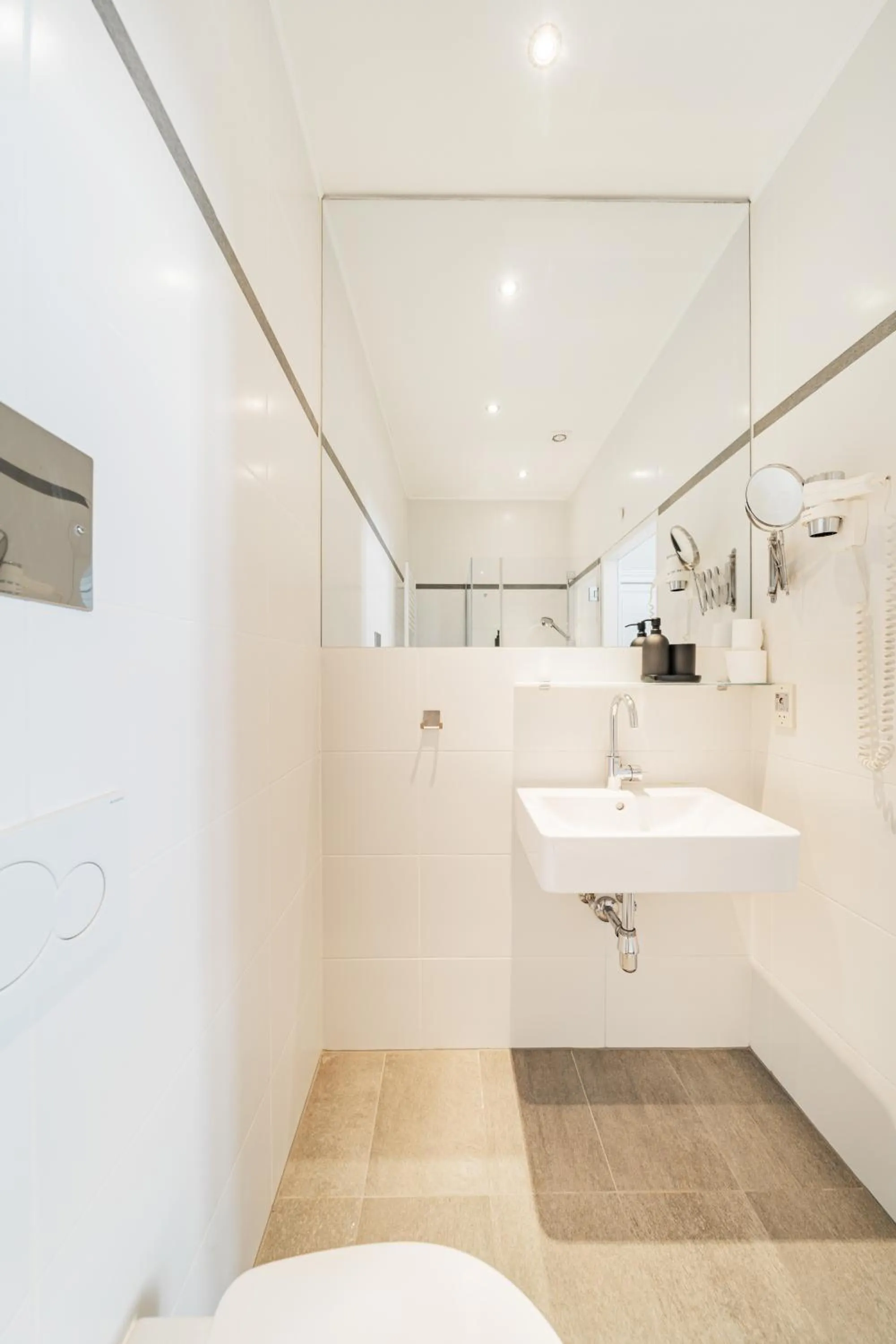 Self-Check-In Hotel Adlon