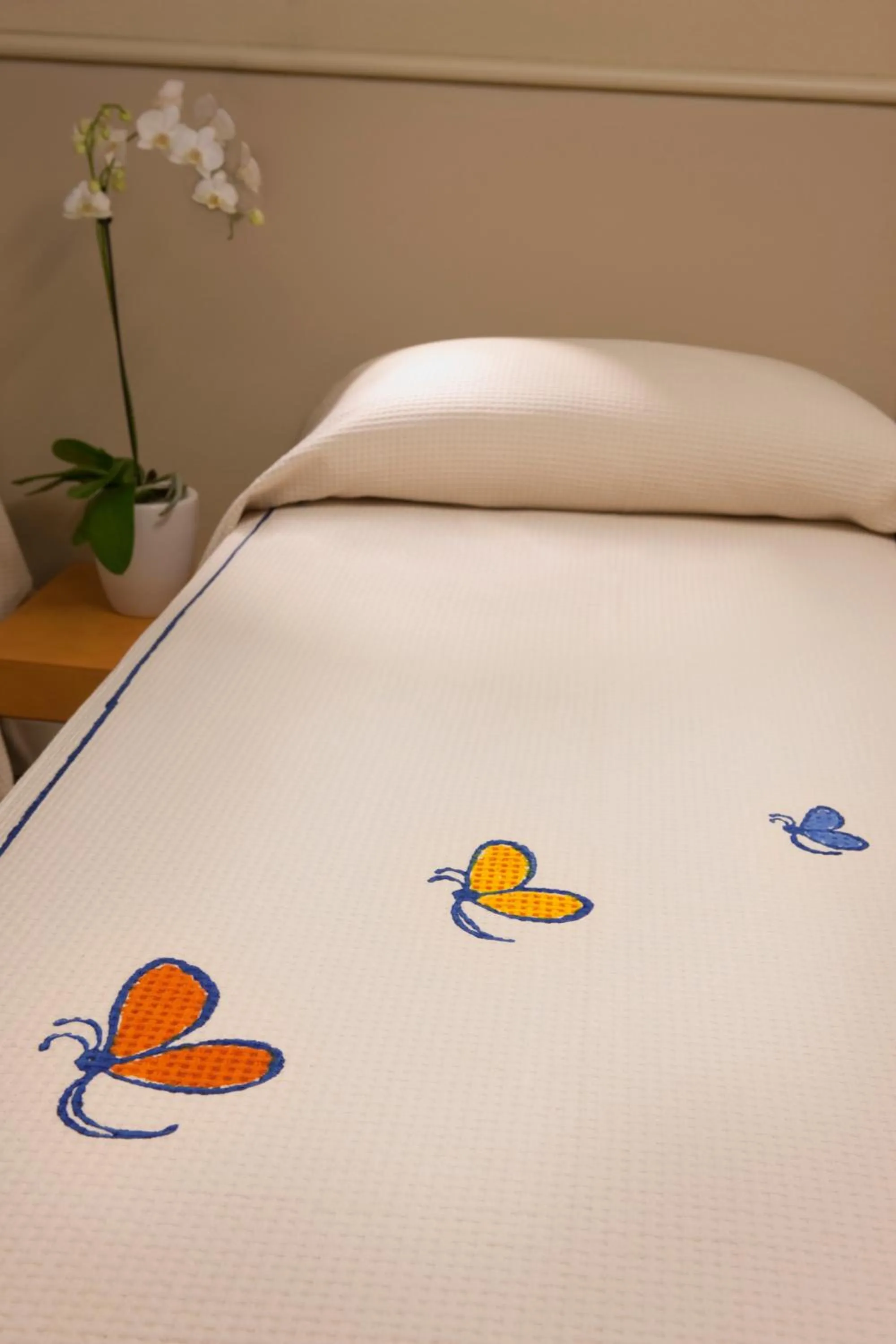 Bed in Hotel Eros Residence