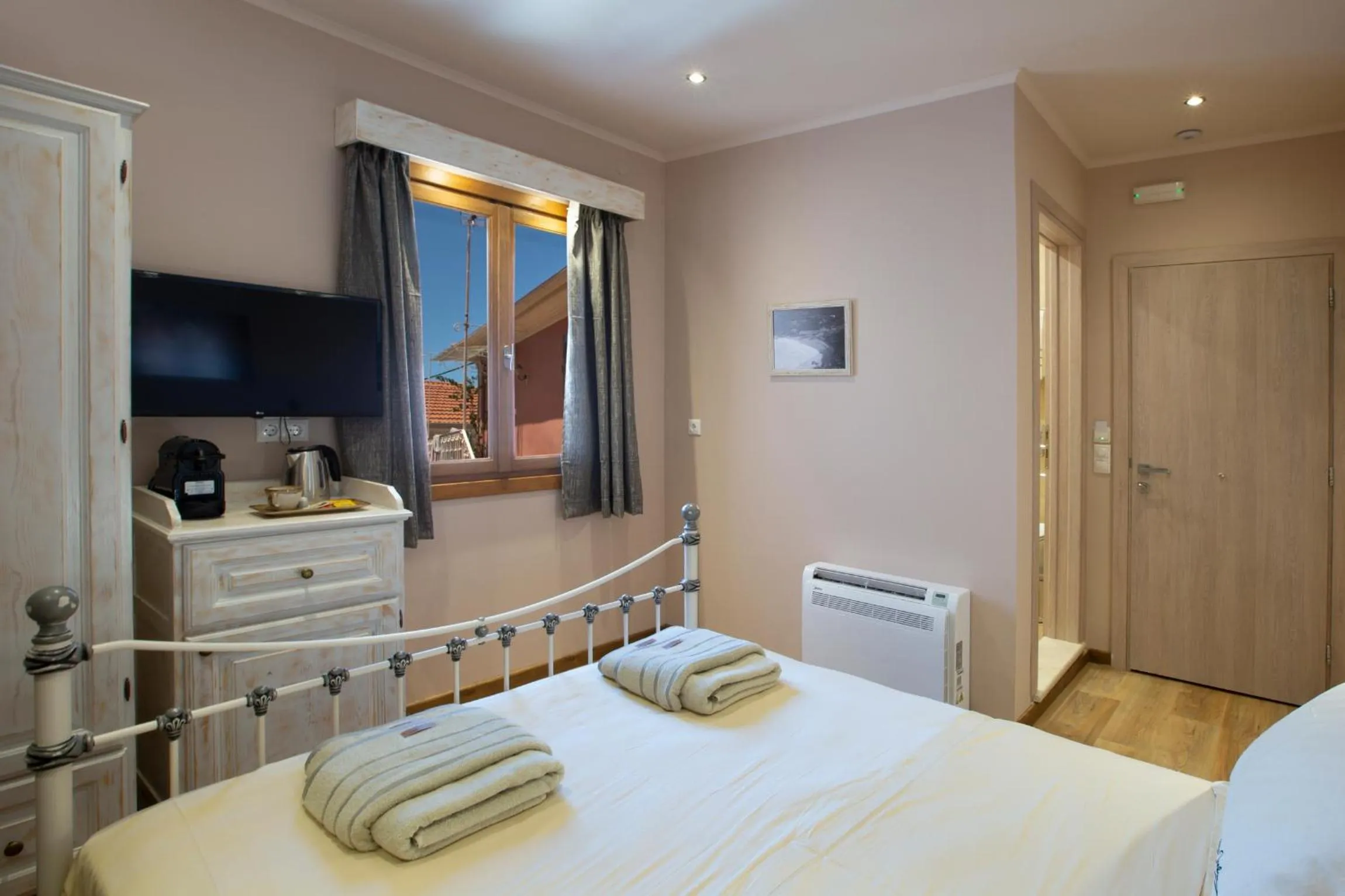 Photo of the whole room in BELLA VITA boutique hotel lefkada