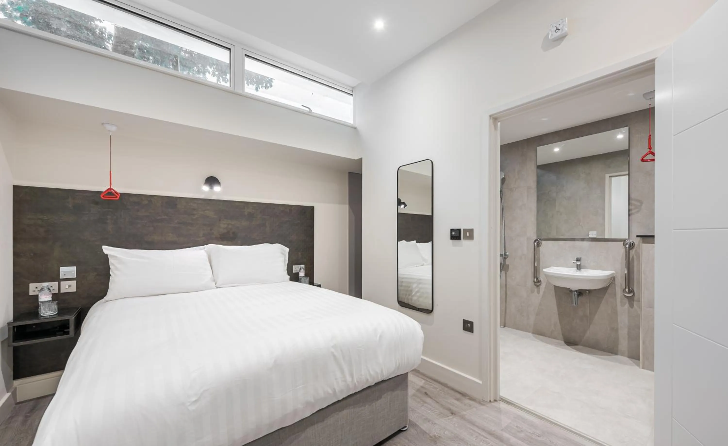 Photo of the whole room, Bed in St Pancras Inn