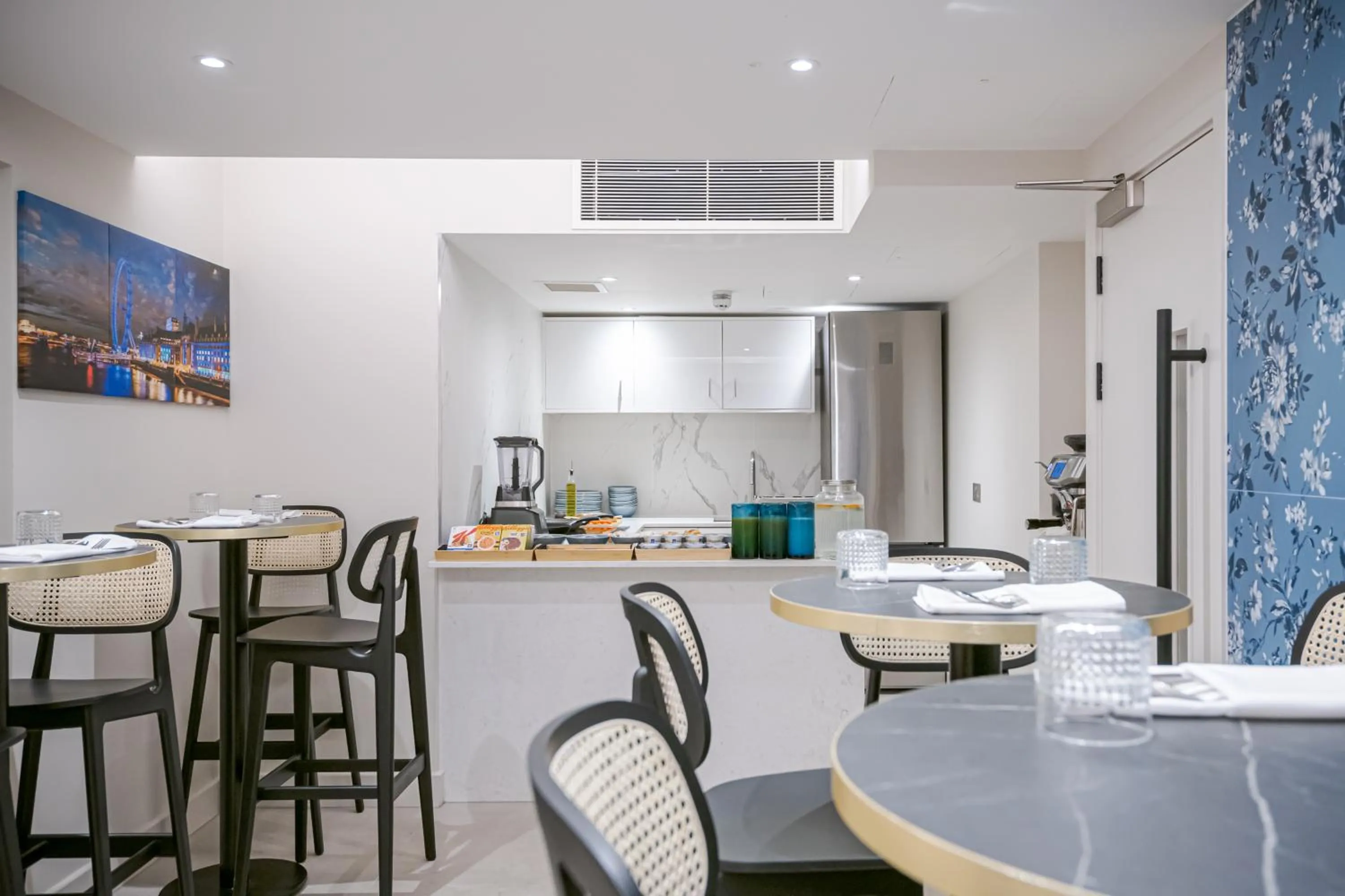 Kitchen or kitchenette in St Pancras Inn