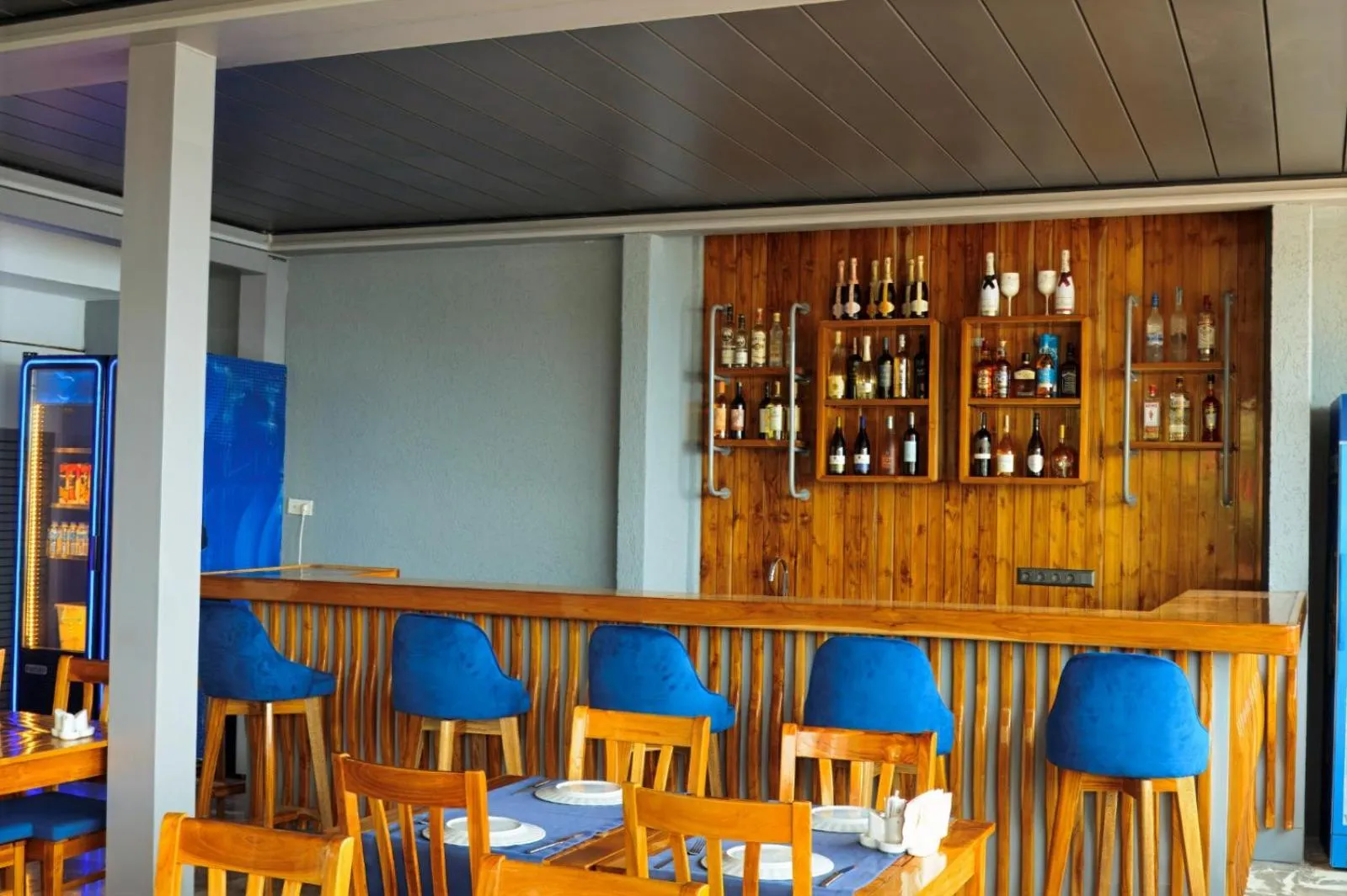 Restaurant/places to eat in Sea View Hotel