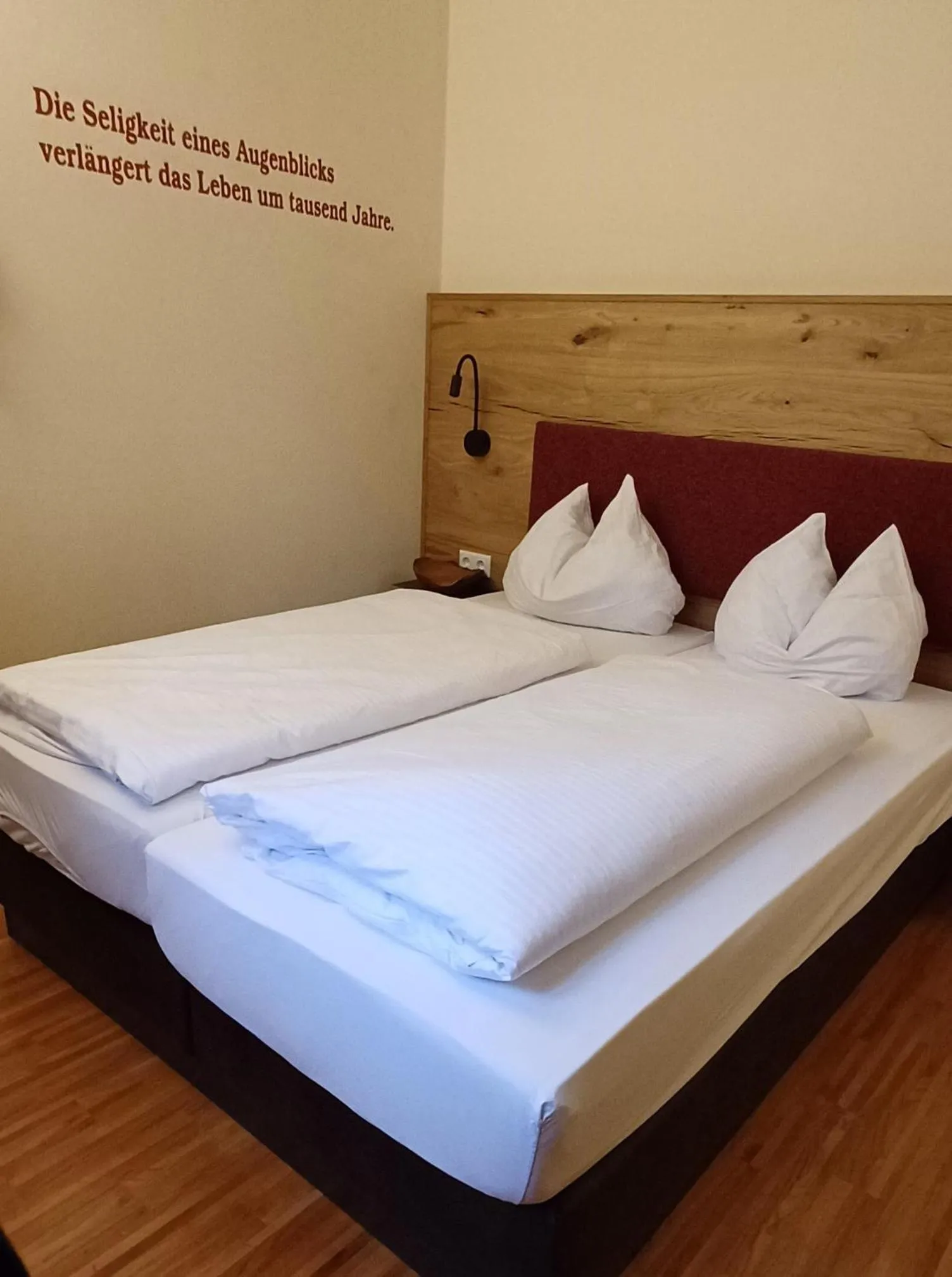 Bed in Gasthaus Murauer