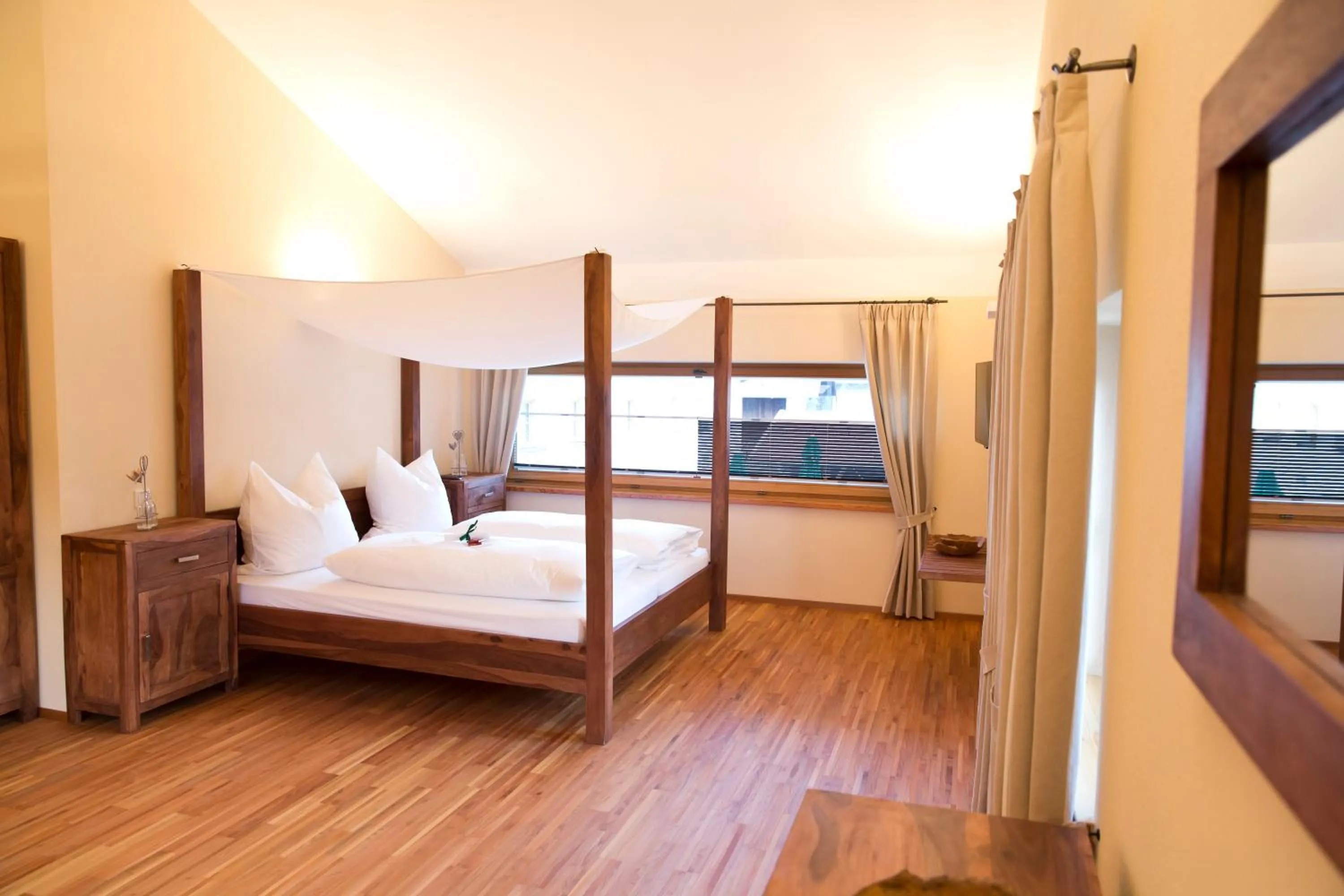 Photo of the whole room, Bed in Gasthaus Murauer