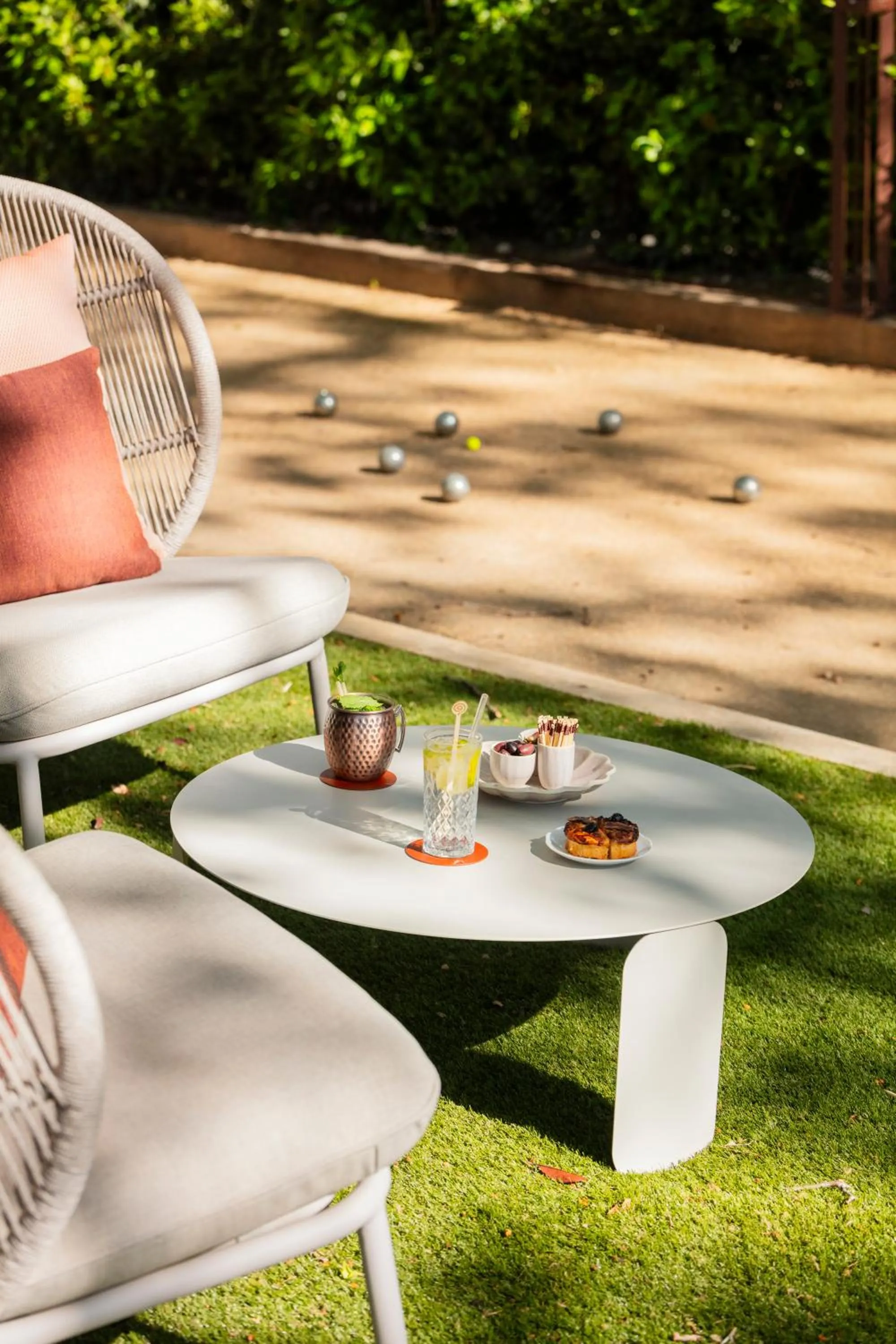 Patio in Hôtel et Restaurant La Bastide Bourrelly - Mathias Dandine