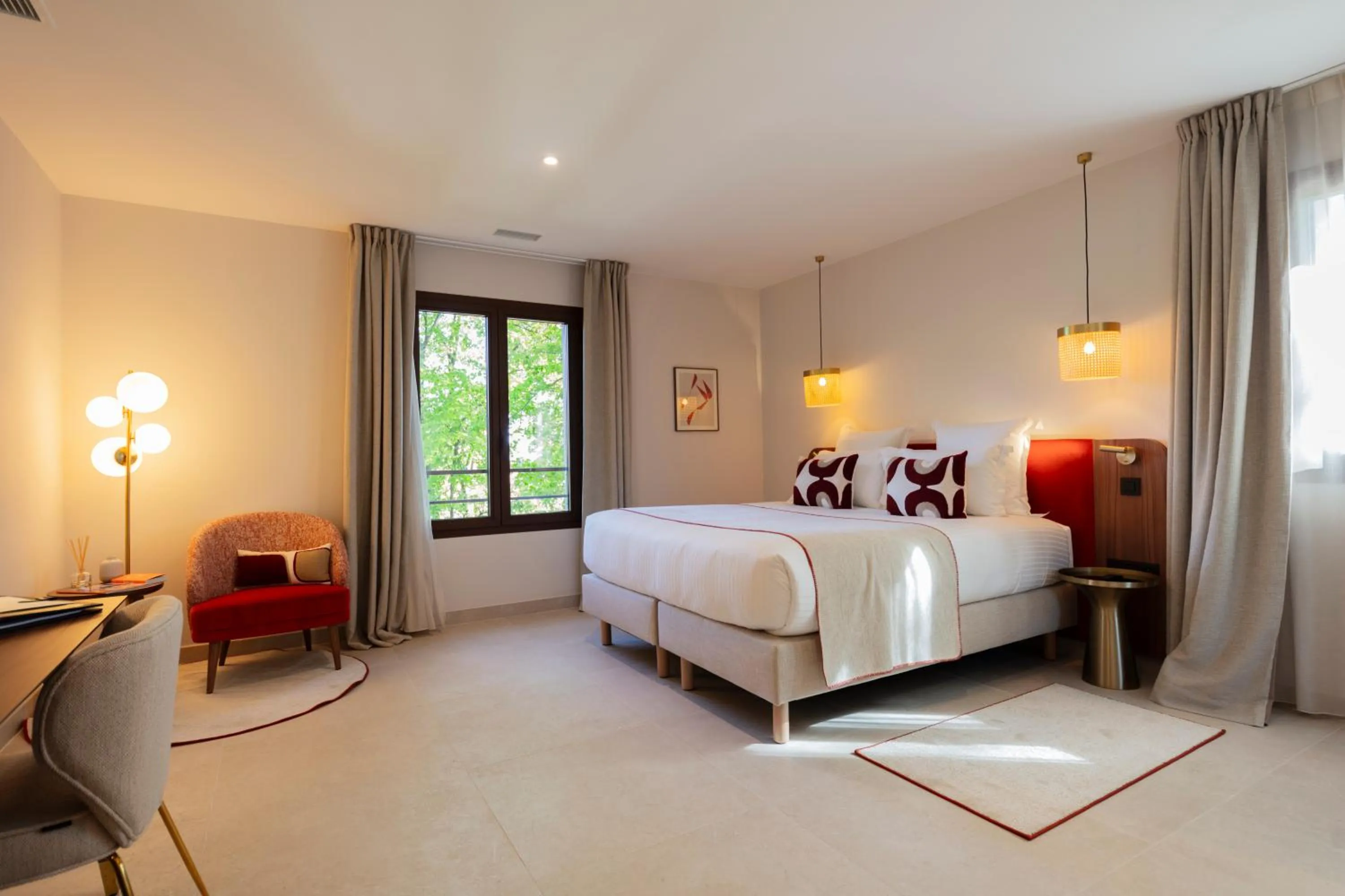 Bed in Hôtel et Restaurant La Bastide Bourrelly - Mathias Dandine