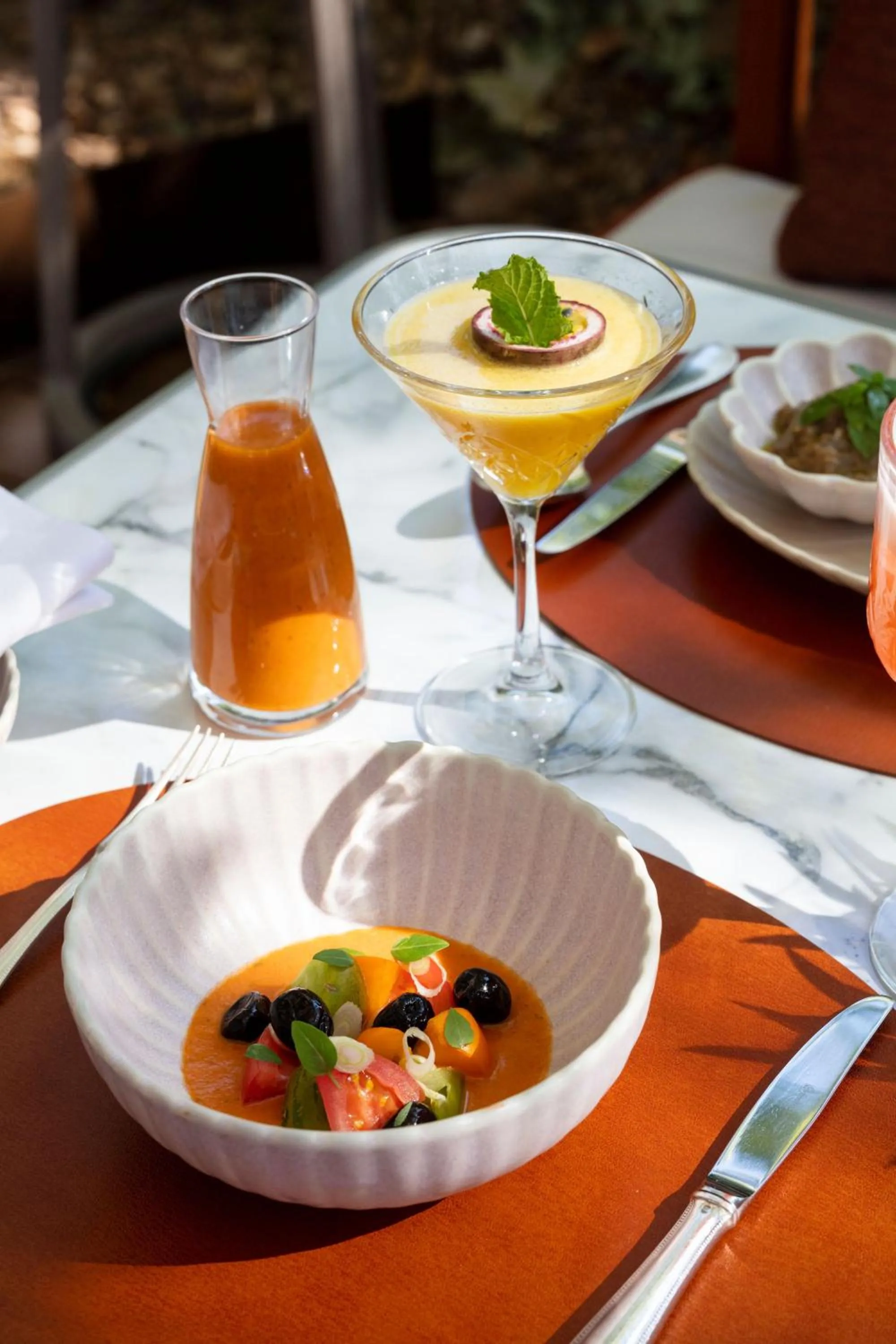 Food and drinks in Hôtel et Restaurant La Bastide Bourrelly - Mathias Dandine