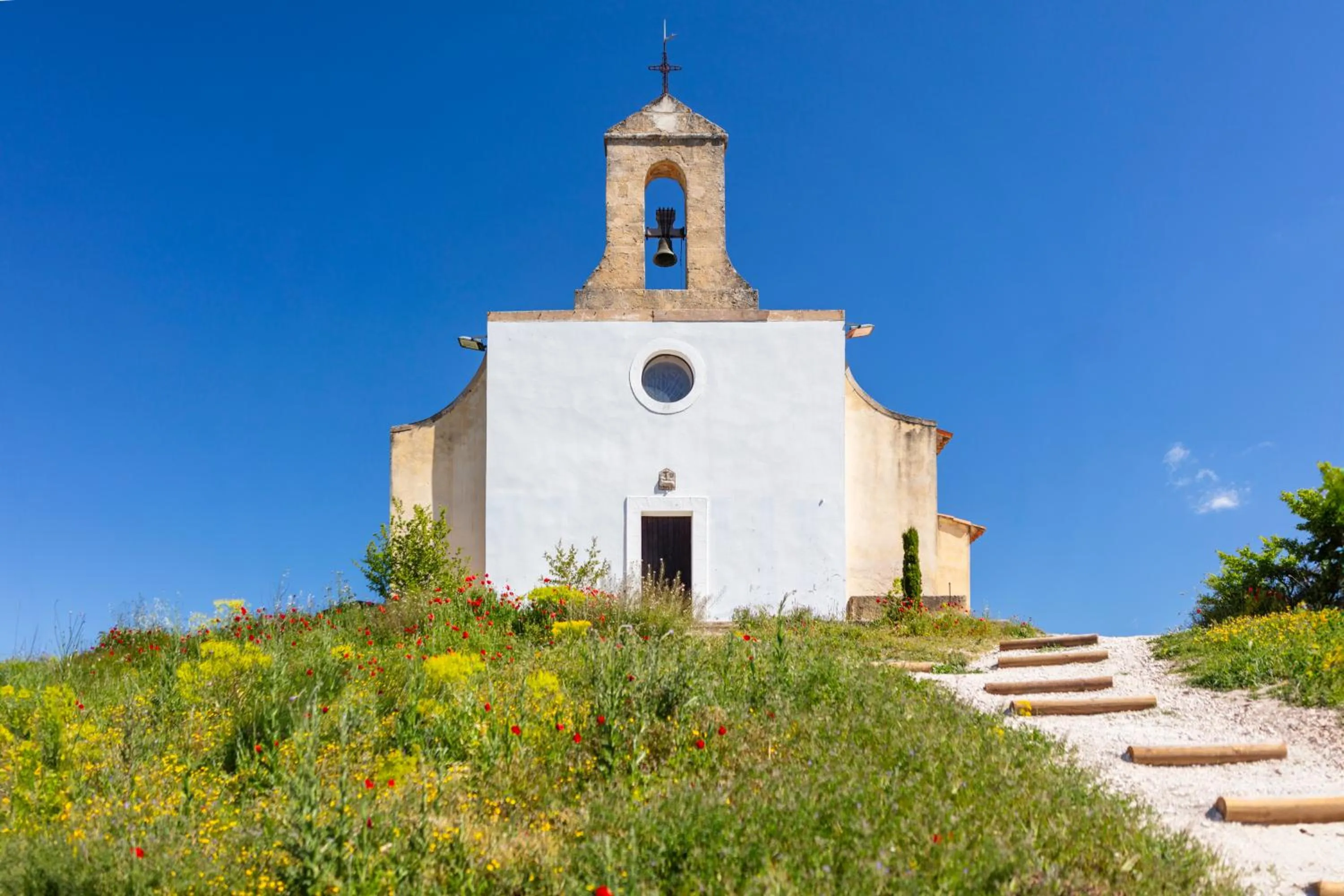Hiking in Hôtel et Restaurant La Bastide Bourrelly - Mathias Dandine
