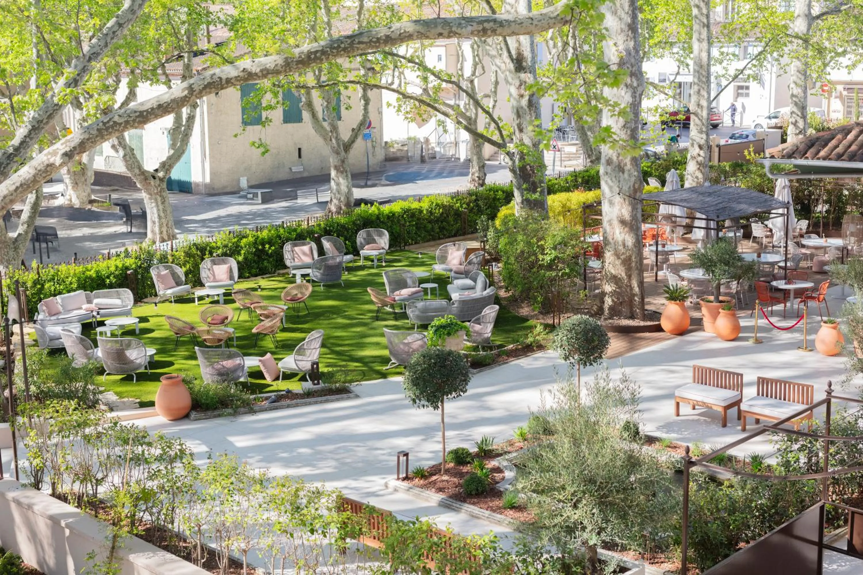 Garden in Hôtel et Restaurant La Bastide Bourrelly - Mathias Dandine