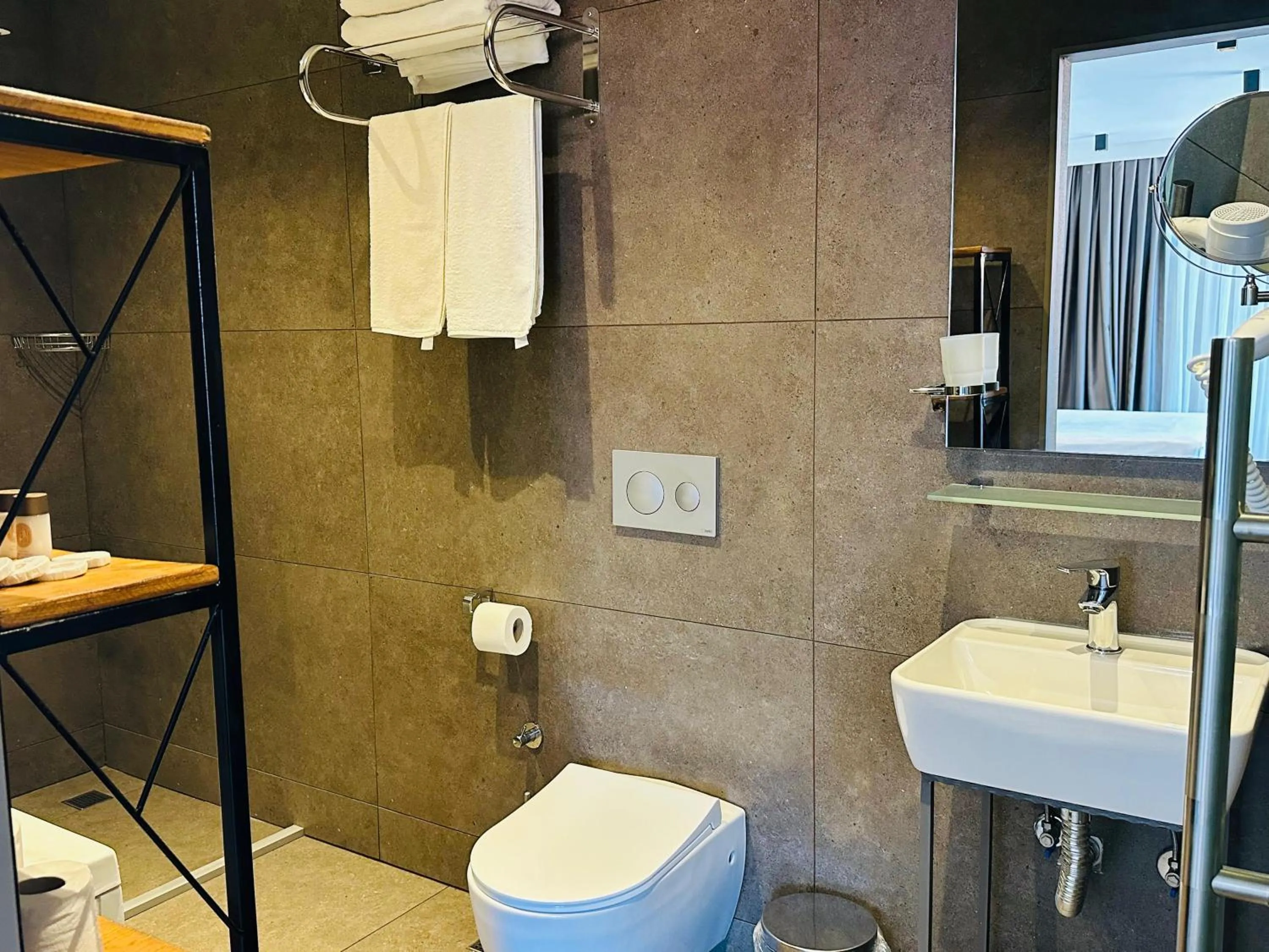 Shower in Monalisa Hotels KUŞADASI