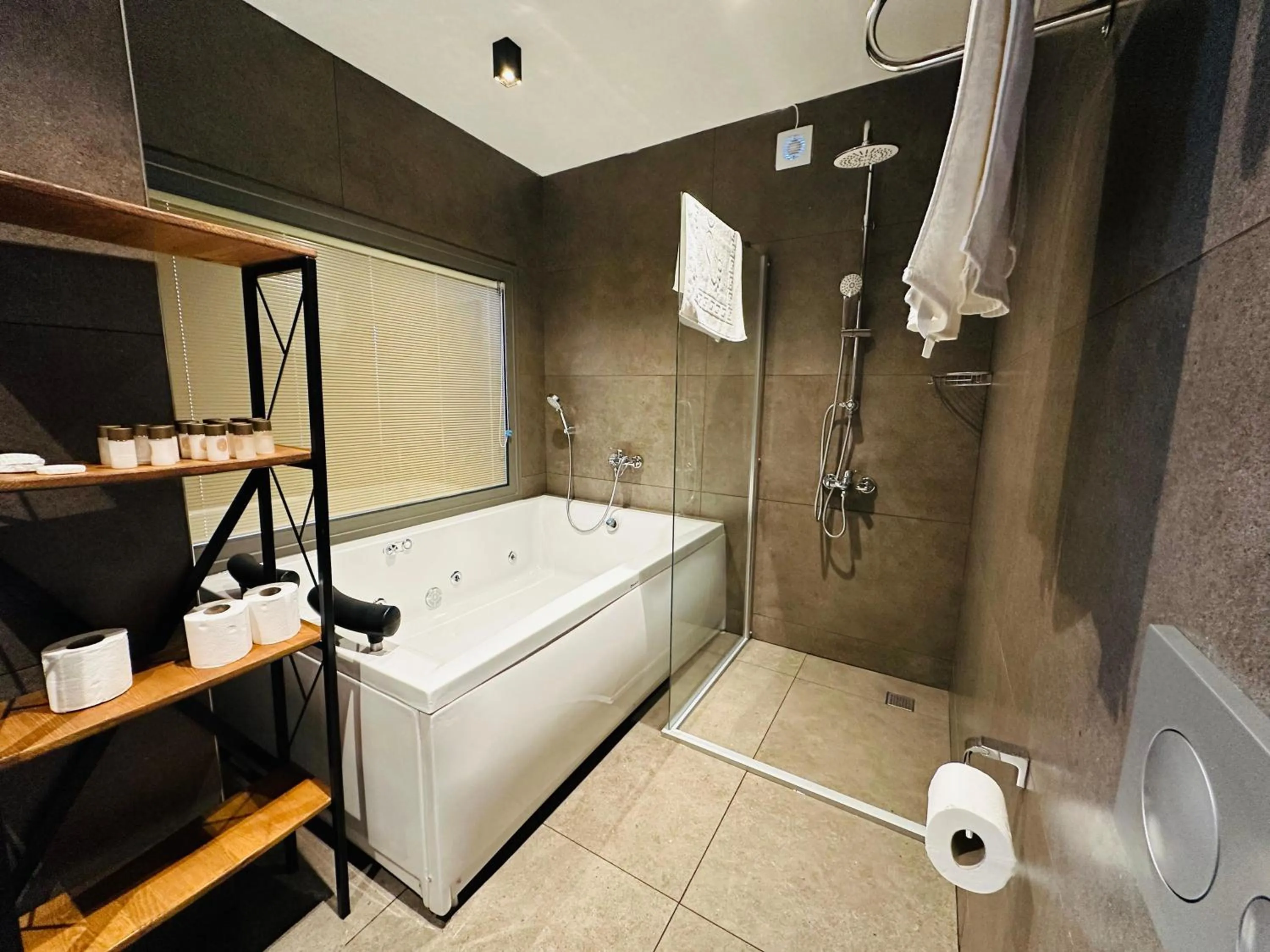 Shower in Monalisa Hotels KUŞADASI