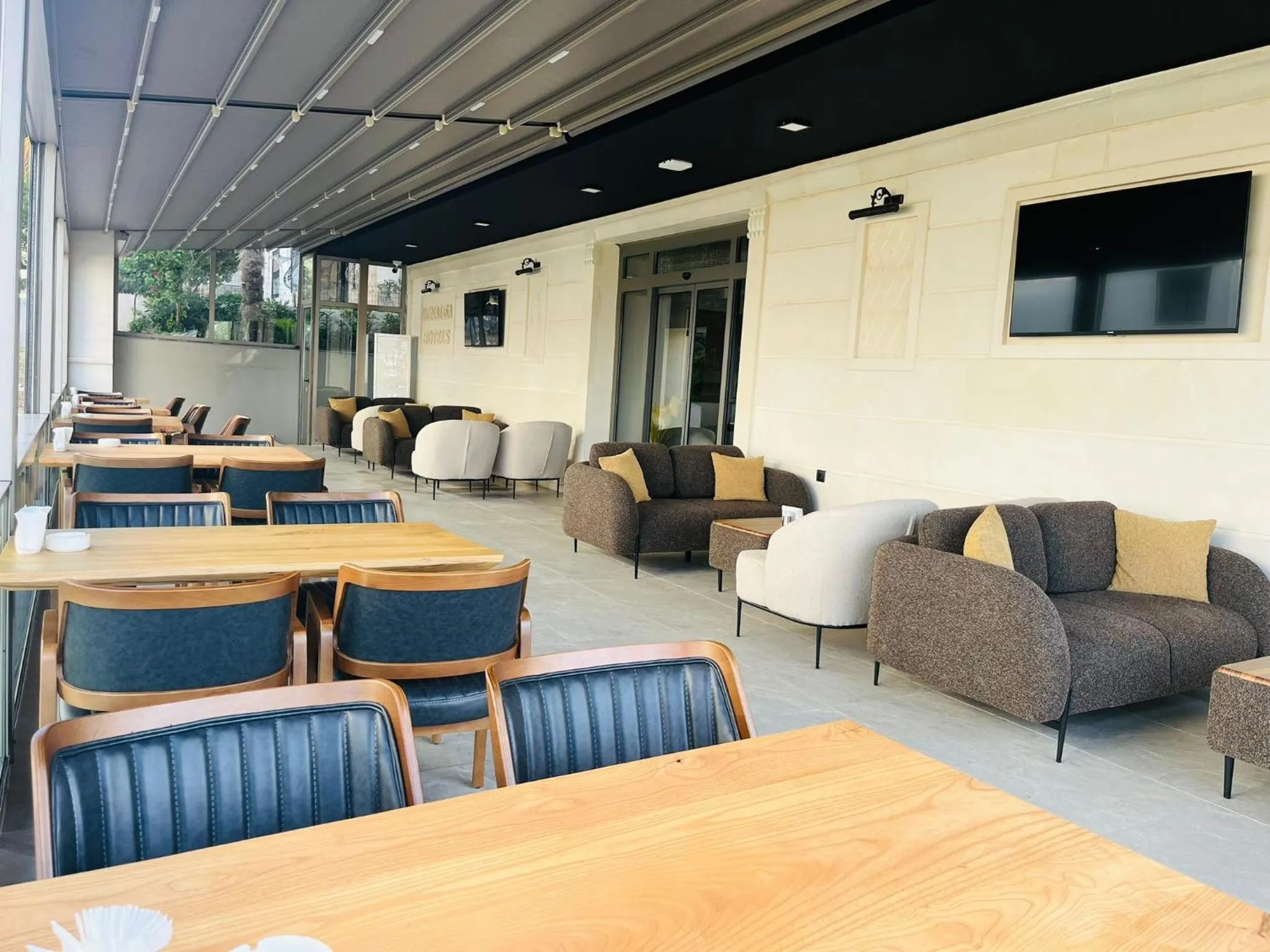 Communal lounge/ TV room in Monalisa Hotels KUŞADASI