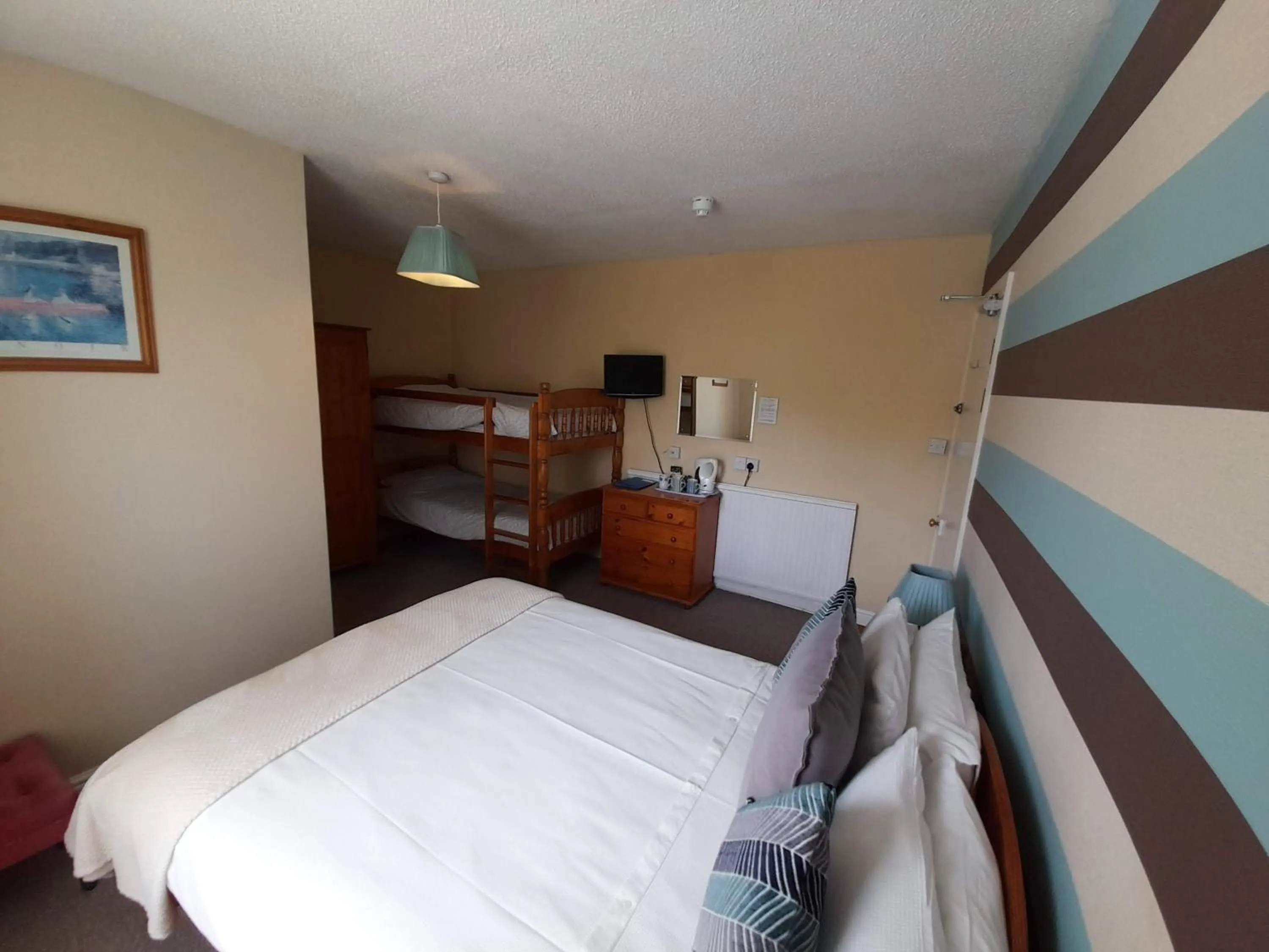 Photo of the whole room, Bed in Saffron House