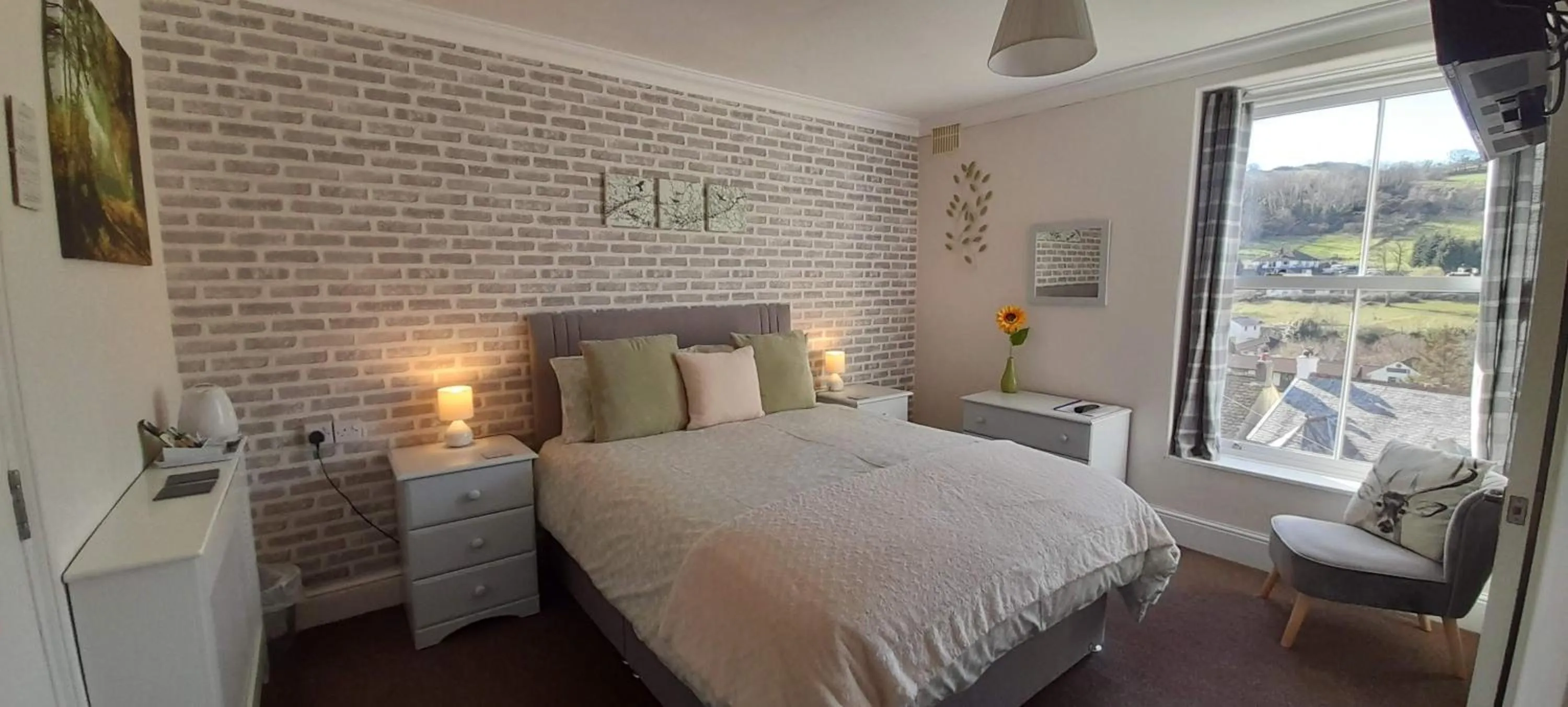 Bedroom, Bed in Saffron House