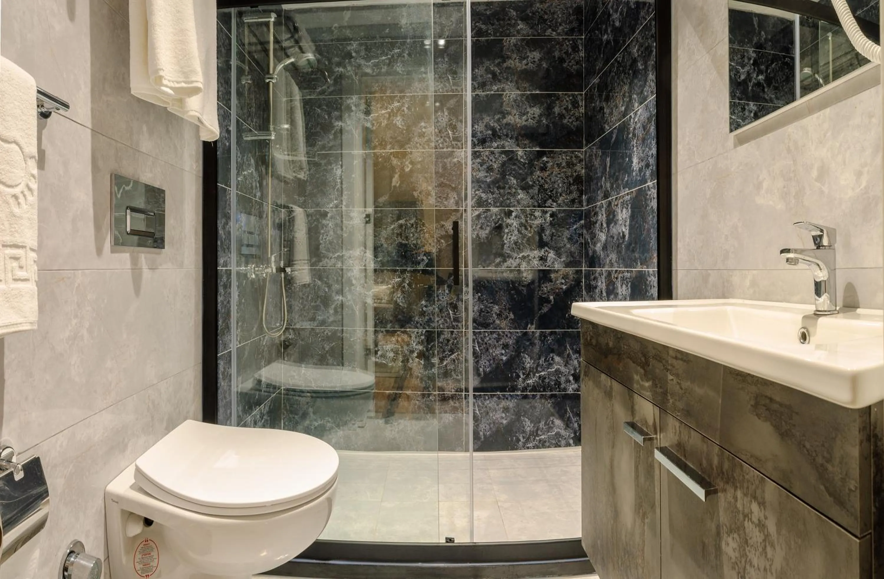 Shower in La Mia Suites