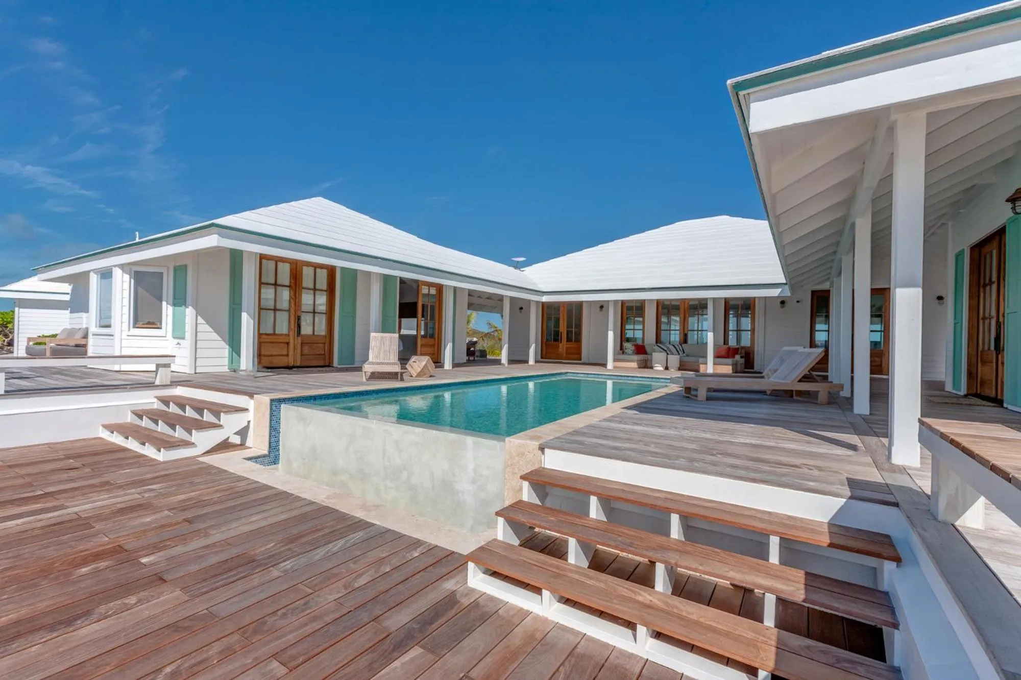 Swimming pool in Elbow Reef