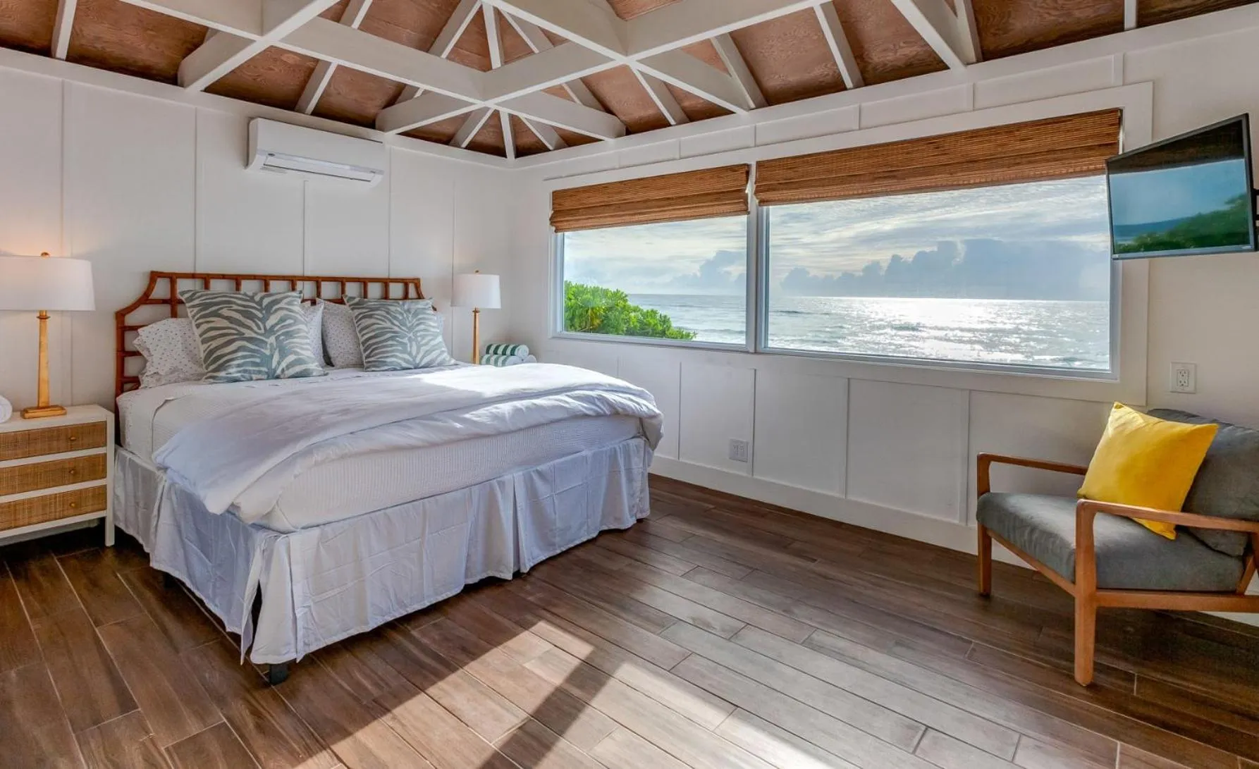 Bedroom, Bed in Elbow Reef