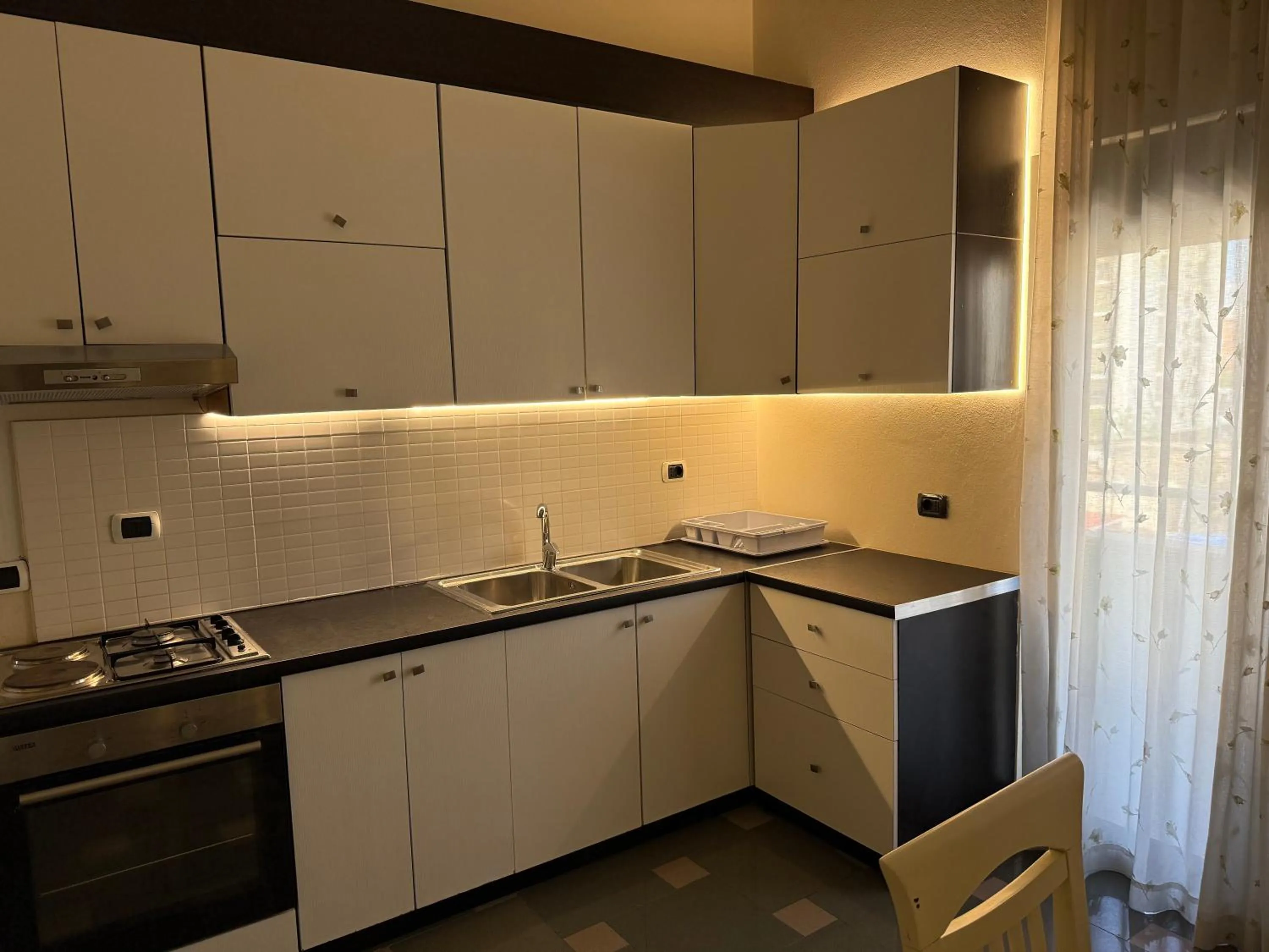 Kitchen or kitchenette in Green Garden Villa