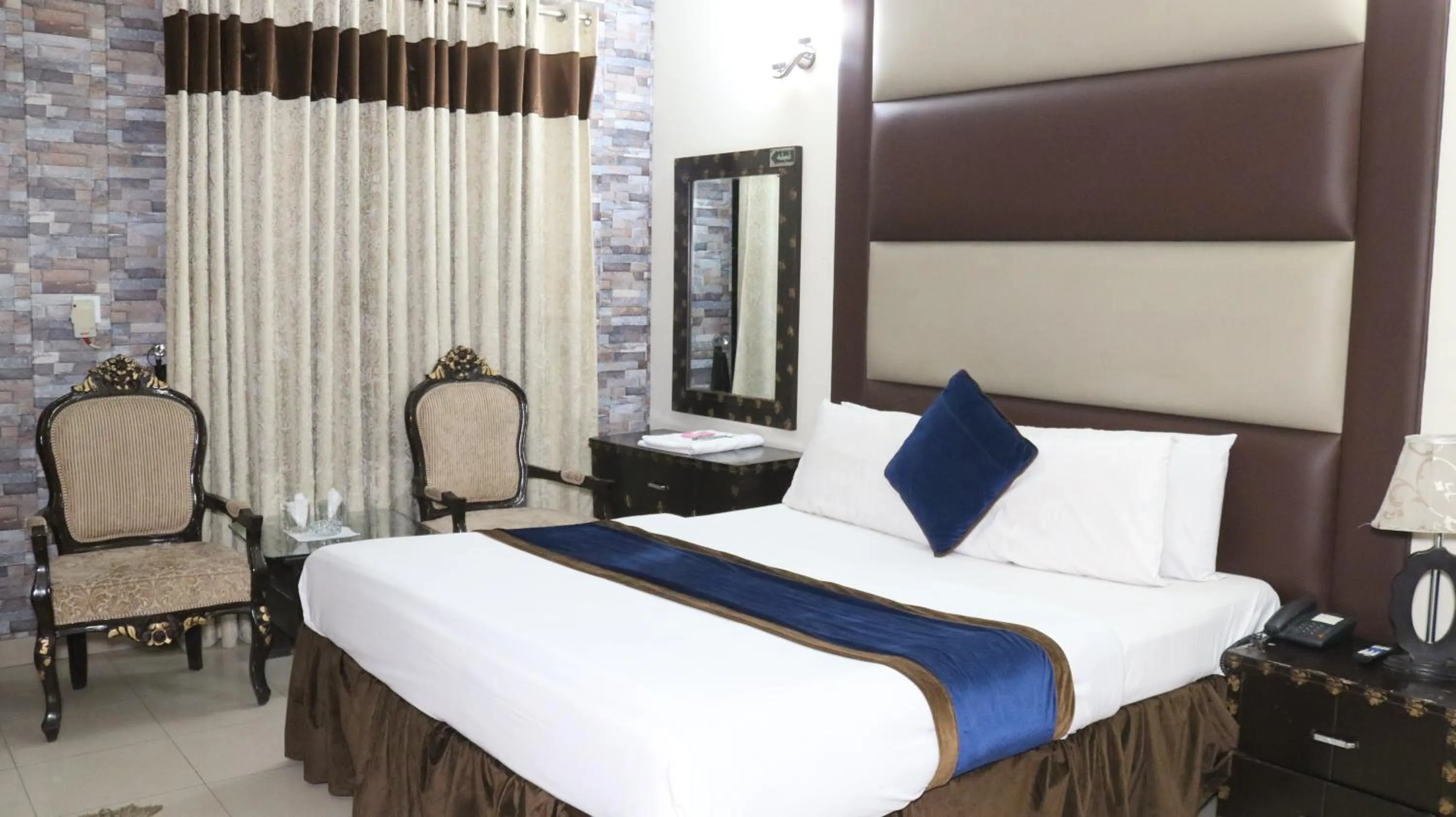 Bed in Hotel Tourist Inn Lahore