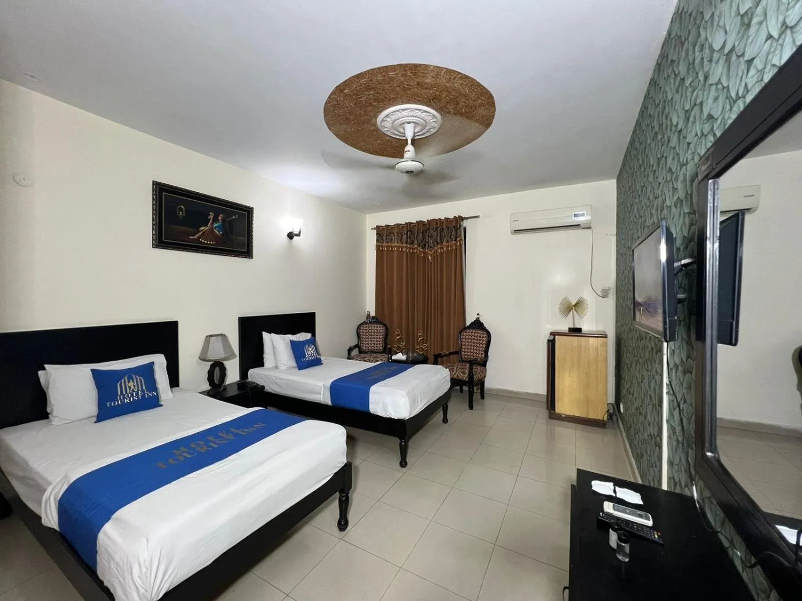 Bed in Hotel Tourist Inn Lahore