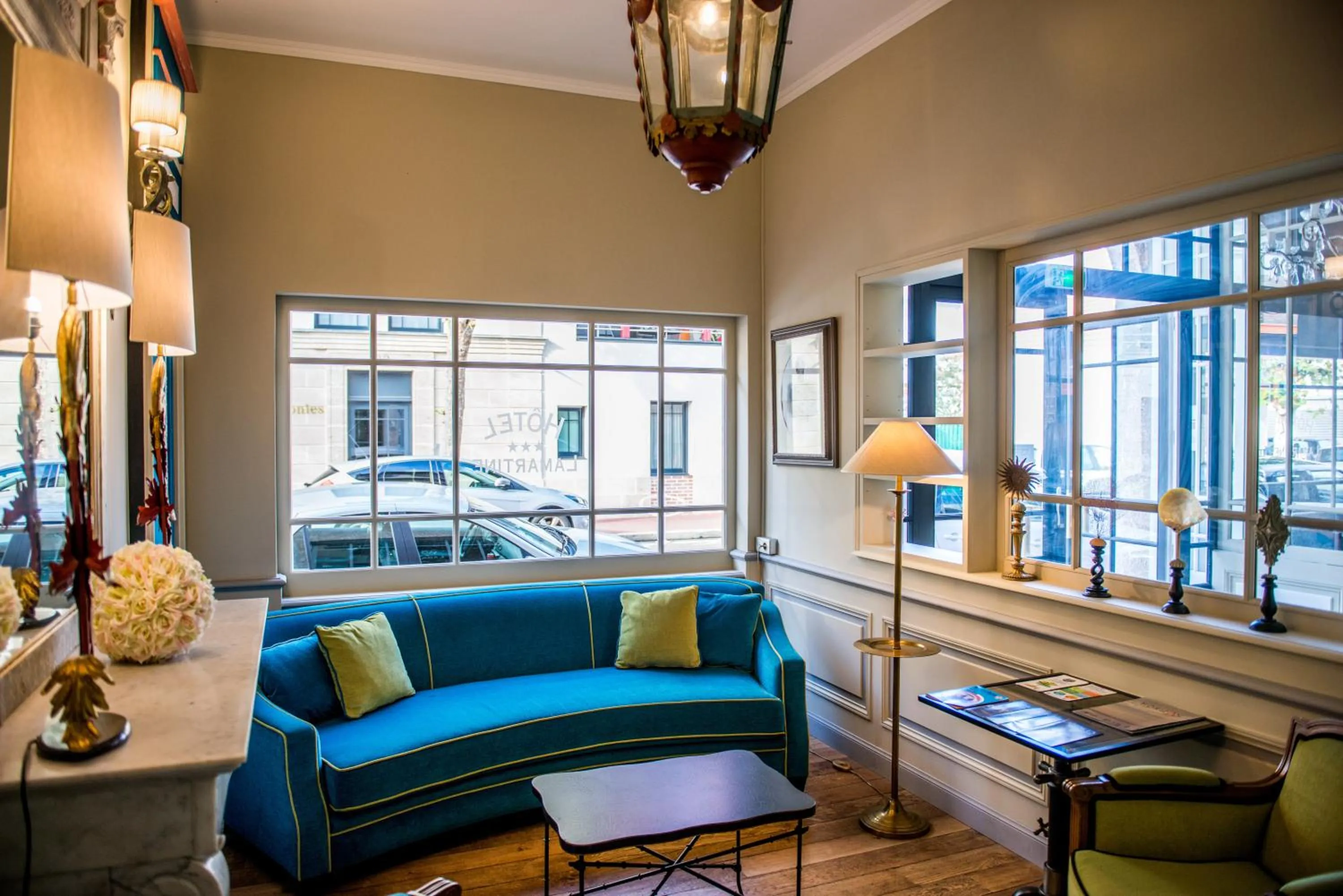 Communal lounge/ TV room in Hôtel Villa-Lamartine