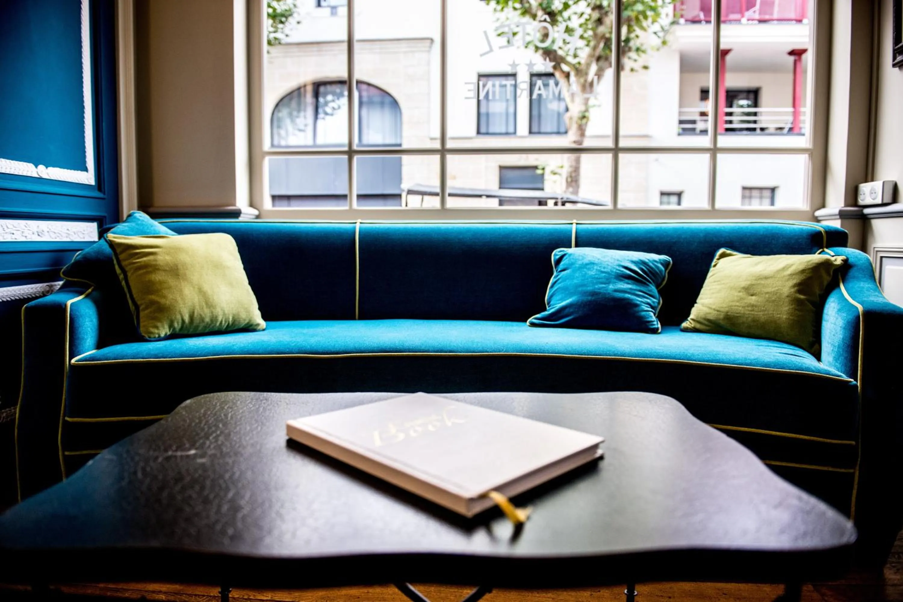 Communal lounge/ TV room in Hôtel Villa-Lamartine